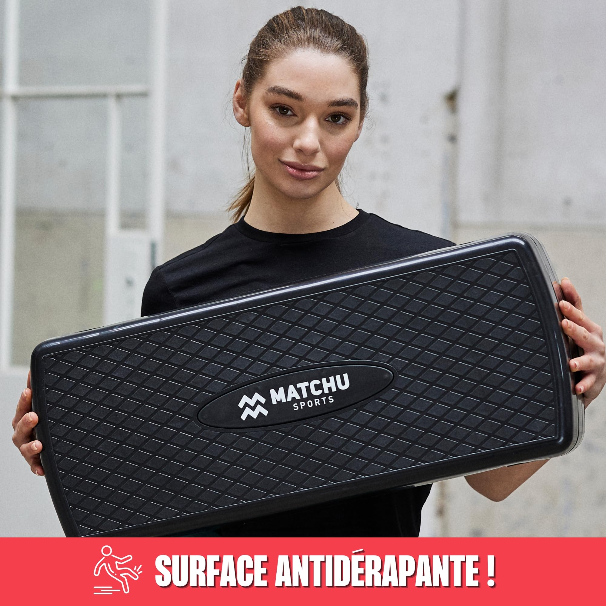 MATCHU - Step Fitness Reglable - Réglable en Hauteur 9 et 14 CM - Poids maximum : 200 KG - Surface Antidérapante - Plastique - Noir