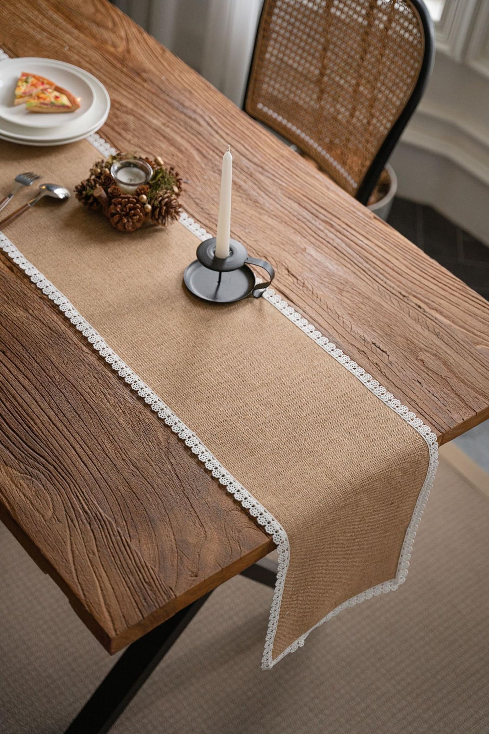 Runner da Tavolo Cotone Lino 30x220 cm, Runner da Tavola Moderno Lavabile Tinta Unita con Bordo di Fiori in Pizzo Decorazioni per Tavolino da Compleanni Matrimoni, Marrone Chiaro