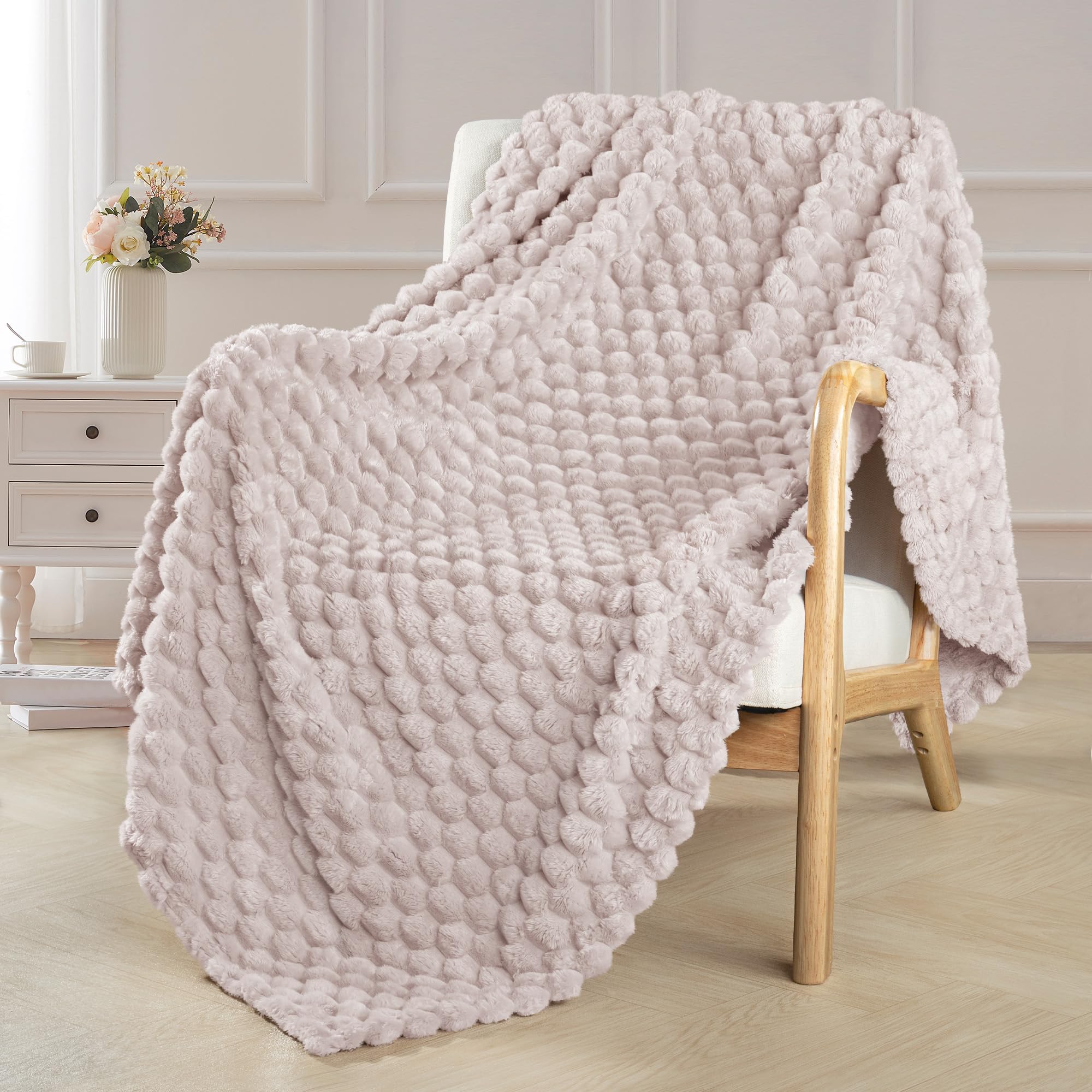 Exclusivo Mezcla Extra Large Soft Fleece Throw Blanket, 50x70 Inches Stylish Jacquard Throw Blanket for Couch, Fuzzy Cozy Lightweight for All Season, Camel