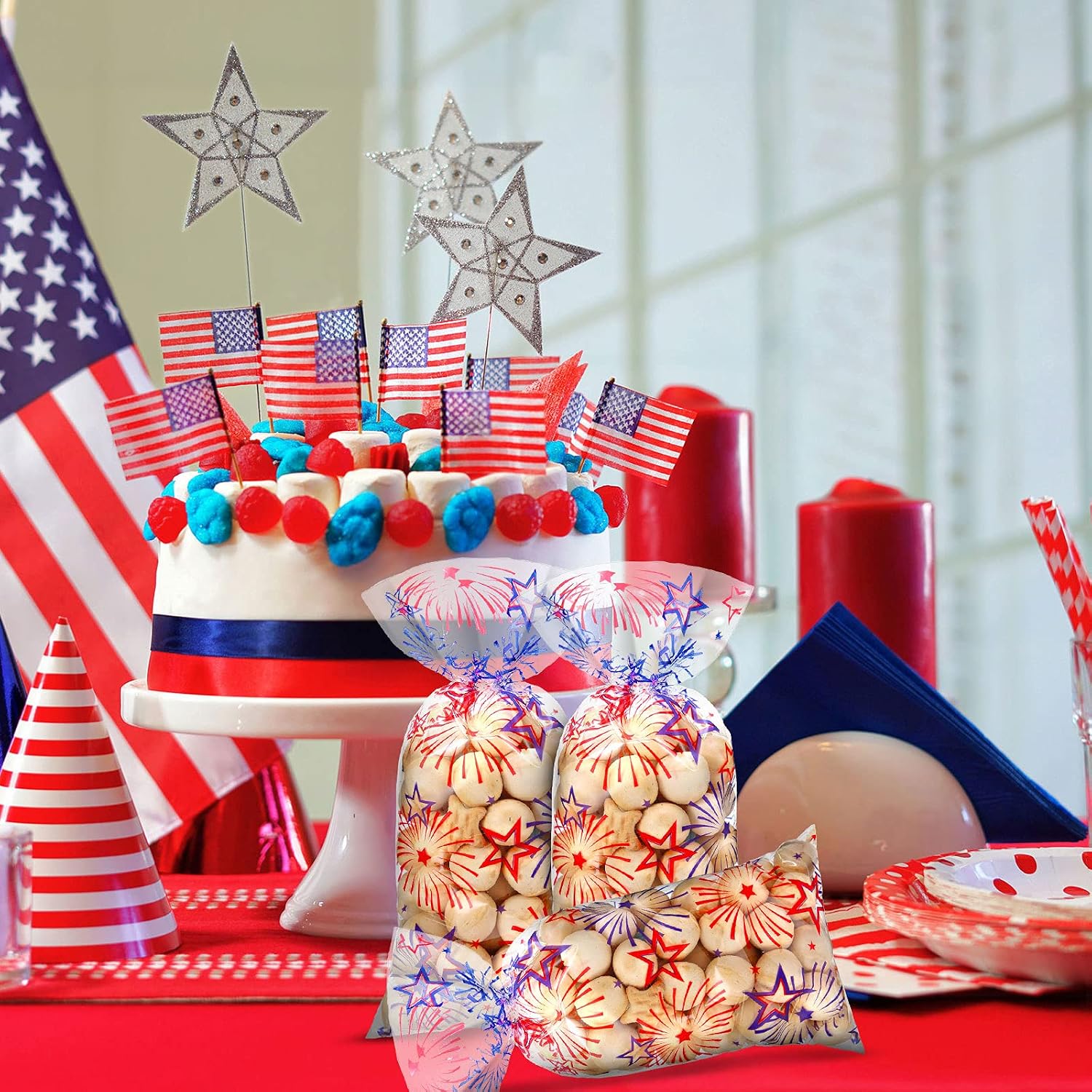 Outus 100 Pcs Clear Patriotic Treat Cellophane Bag Independence Day 4th of July Candy Goodie Bag Blue Red Star Fireworks Pouch with 100 Silver Twist Ties for Popcorn Snack Cookie America Party Favors