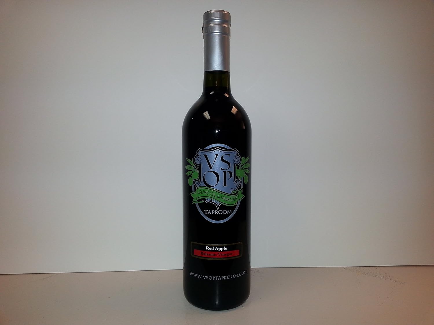 VSOP Red Apple Aged Dark Balsamic Vinegar of Modena (750 ml / 25.36 oz)
