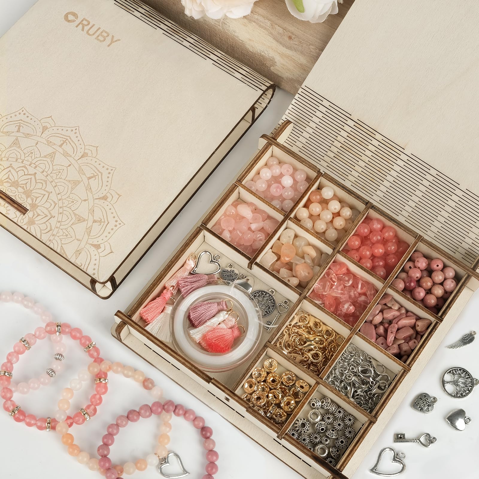 RUBY Edelstein Perlen für Armbänder mit Holzbox – Naturstein Perlen zum Auffädeln aus Rosenquarz, DIY Schmuck Bastelset zum Armband selber machen, reicht für ca. 6 Armbänder