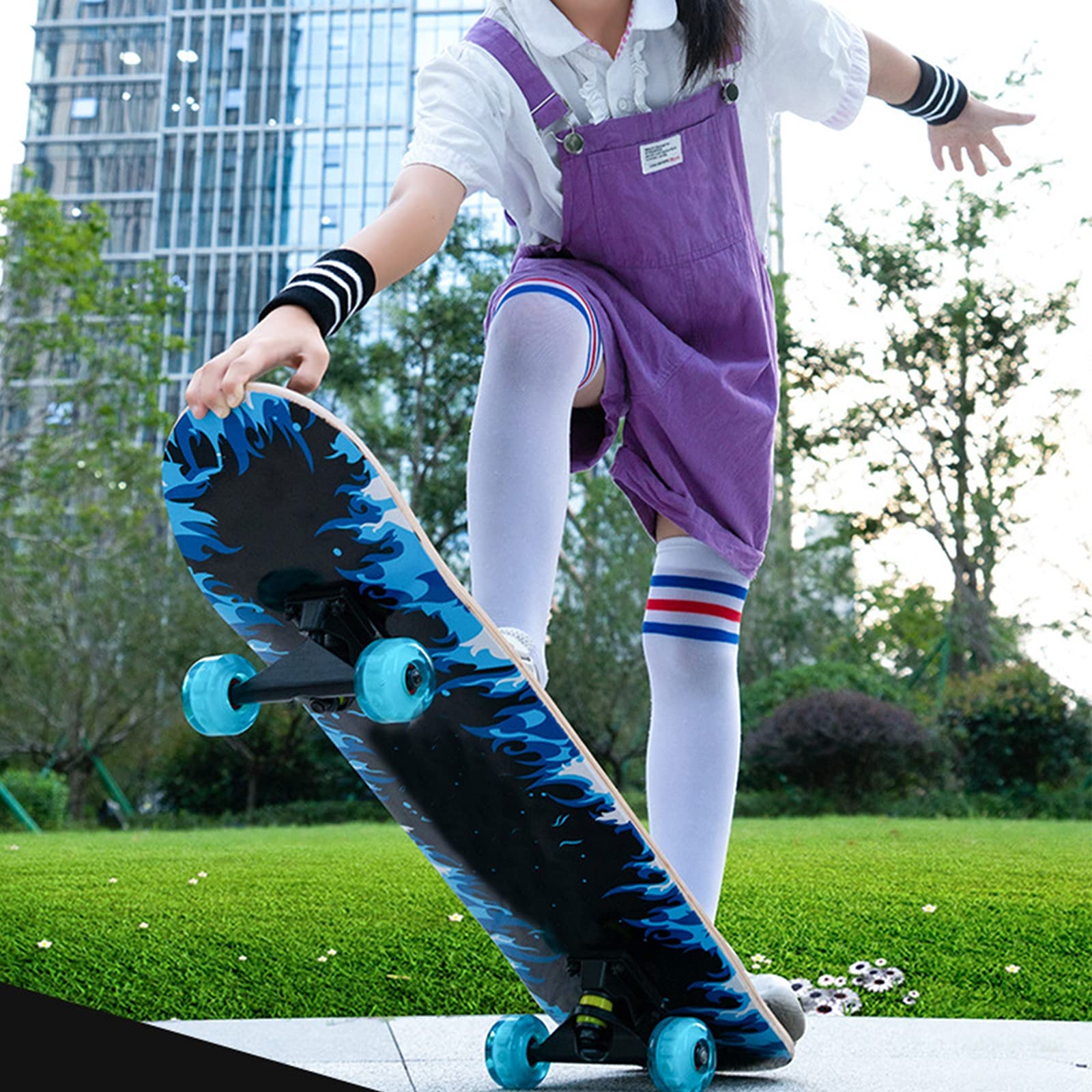 Planches à roulettes Complètes de 31", Skateboards en Bois D'érable à 7 Couches à Double Coup de Pied avec Roues Clignotantes en PU pour Filles Garçons Enfants Adolescents Adultes