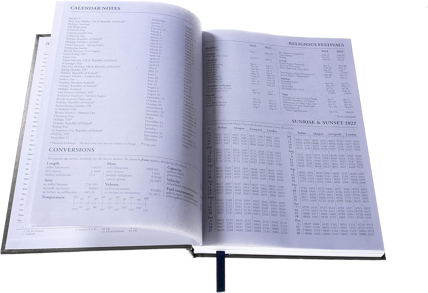 Collins Essential A5 Week to View 2022-23 Mid-Year Diary - Red (ESSA53M.15-2223) - Academic Year Student Journal Planner with diary, notes and timetables