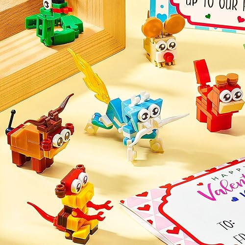 Miniatura 9 de Qinline Paquete de 24 regalos para el día de San Valentín para niños, bloques de construcción de insectos de San Valentín con tarjetas del día de