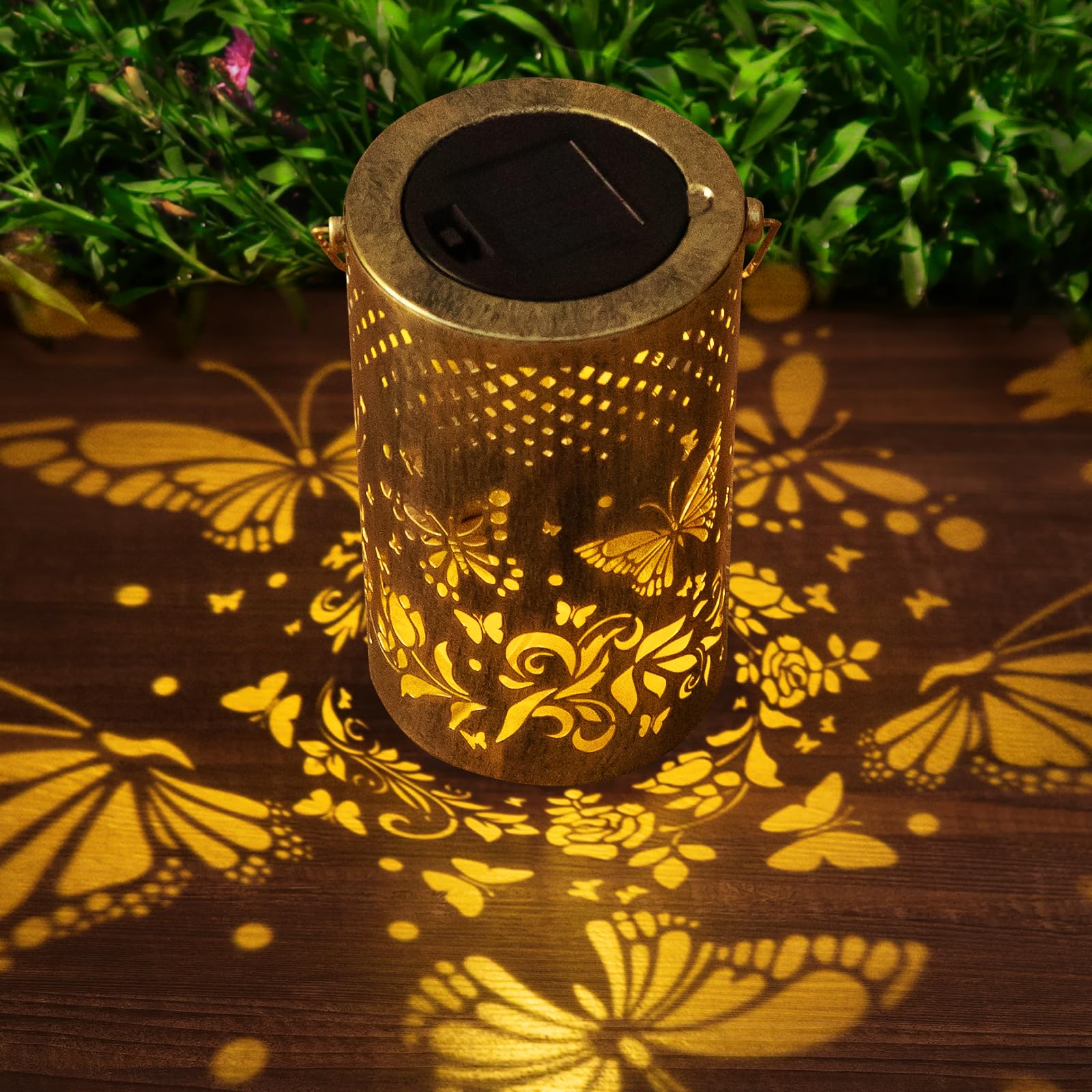 Solar Lanterns Outdoor Hanging Lantern Lights, 2024 Moving Butterfly Metal Waterproof Solar Decorative Light for Garden Patio Yard Lawn Backyard Front Porch Gardening Gifts for Mom Grandma Women