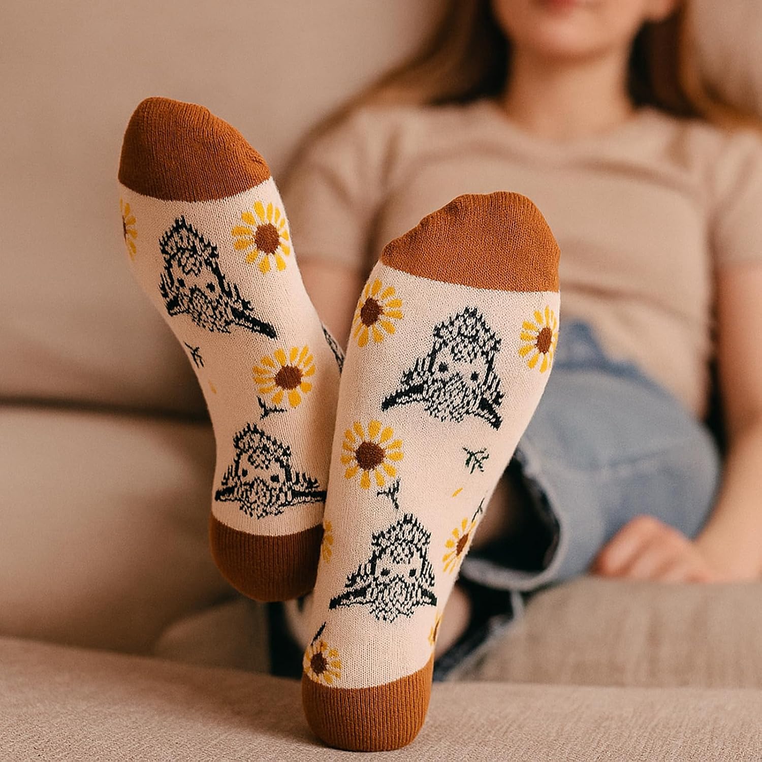 Highland Cow Gifts for Women - Funny Novelty Highland Cow Crew Socks for Mom Grandma Wife Sister Farm Animal Lovers Friends Coworkers Birthday Christmas Retirement Mother's Day Gifts Idea
