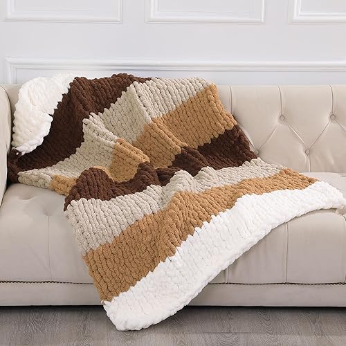 Vista 19 de HOMBYS Paquete de 8 hilos gruesos surtidos para tejer a ganchillo, hilo súper voluminoso, grande, suave y esponjoso, hilo de felpilla grueso para 4