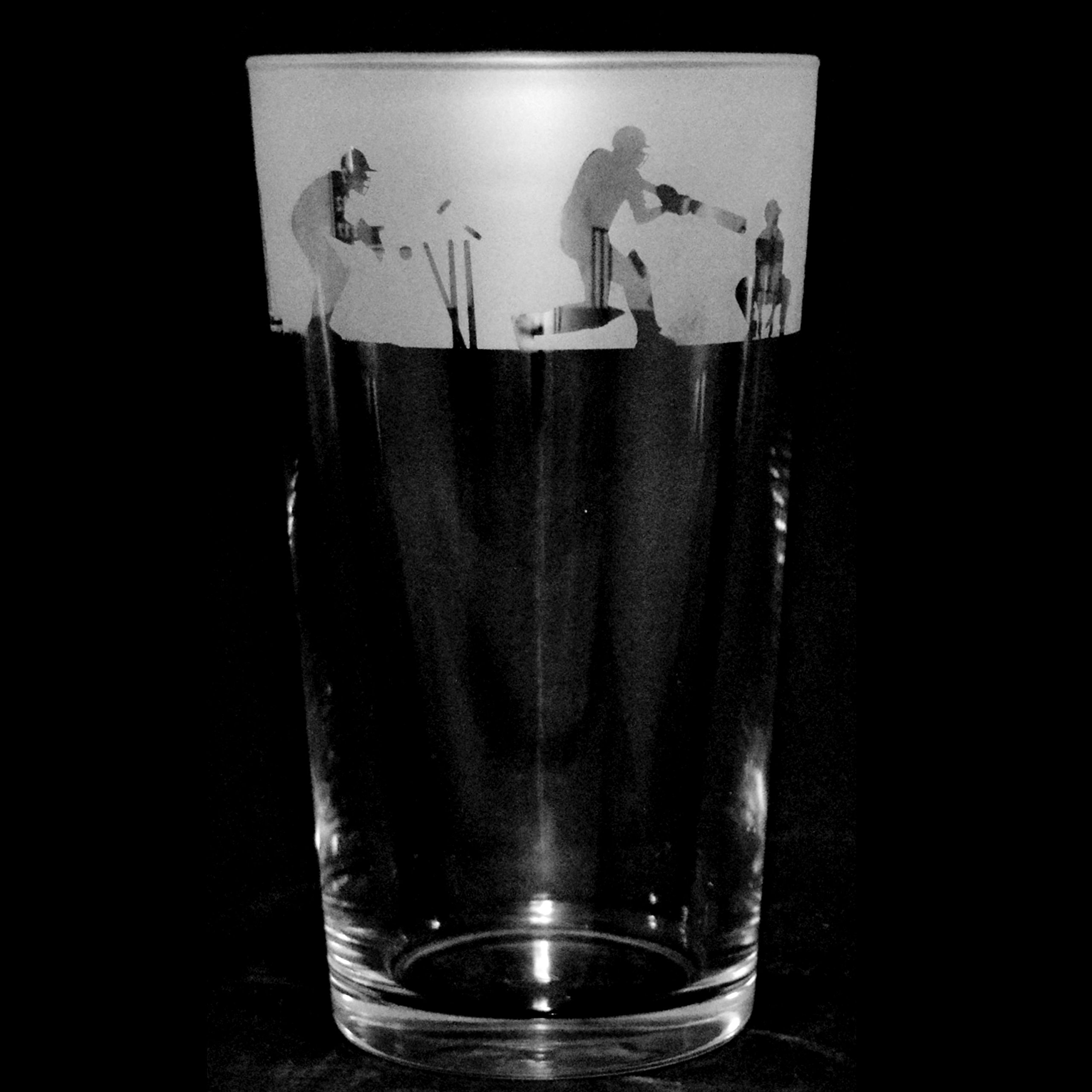 Beer Pint Glass Hand Etched Decorative Drinking Sport Fathers Day Gift Cricket