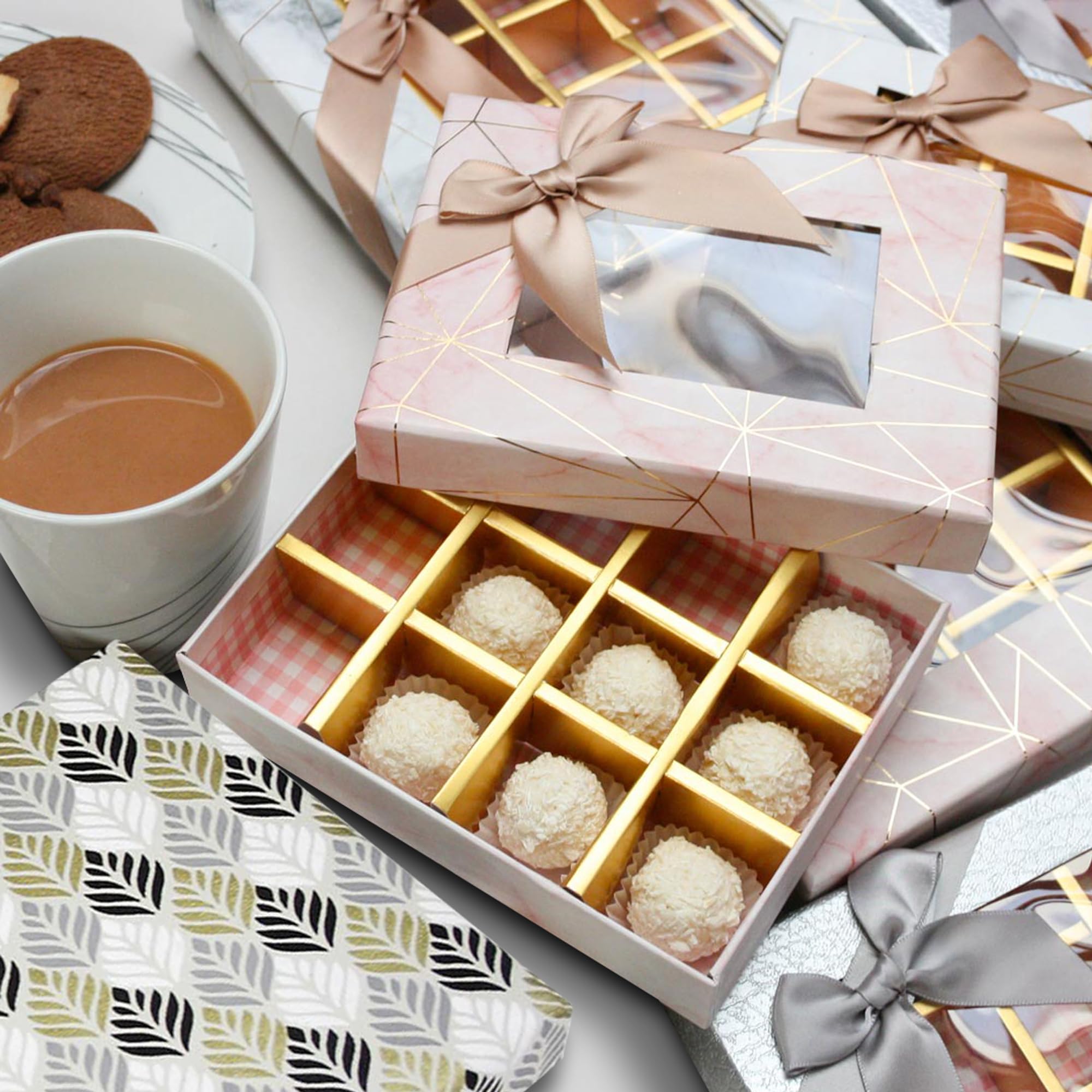 Luxus Geschenkbox Mit 25 Fächern – Rosa Marmordruck, Fensterdeckel, 20x20x4 Cm, Für Trüffel & Schmuck