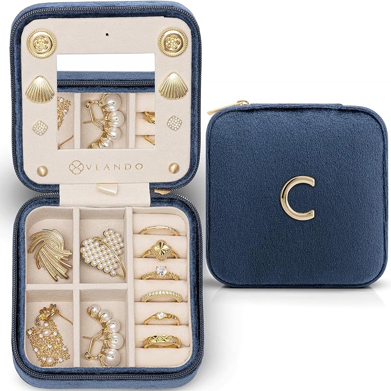 VLANDO Joyero de Viaje, Estuche de Terciopelo Letra C con Espejo | Espejo incorporado para controles rápidos, terciopelo suave que protege las piezas diarias, regalo de cumpleaños, bolso o equipaje de mano, azul oscuro