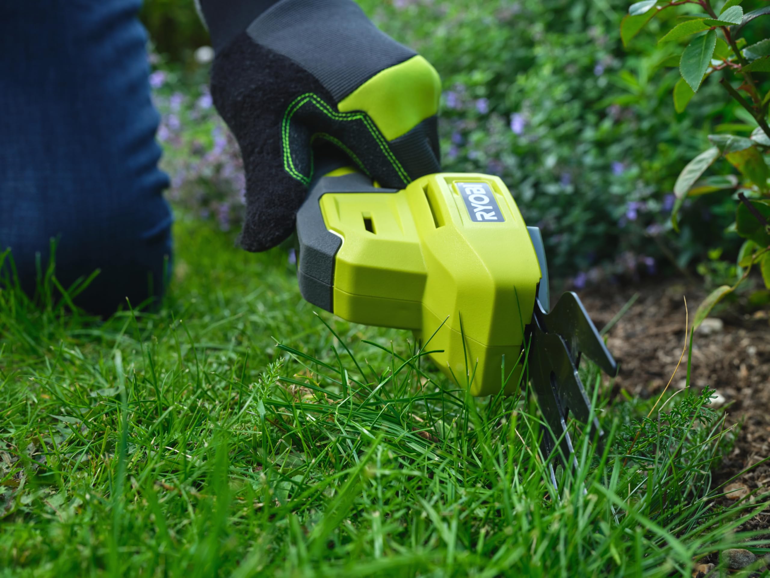 Ryobi Cesoie Tagliaerba e Sfoltirami 2-in-1 USB Lithium 4V, Lama Arbusti 14 cm, Lama Tagliaerba 8,5 cm, Batteria 2.0Ah Inclusa, RY4CGSA-120