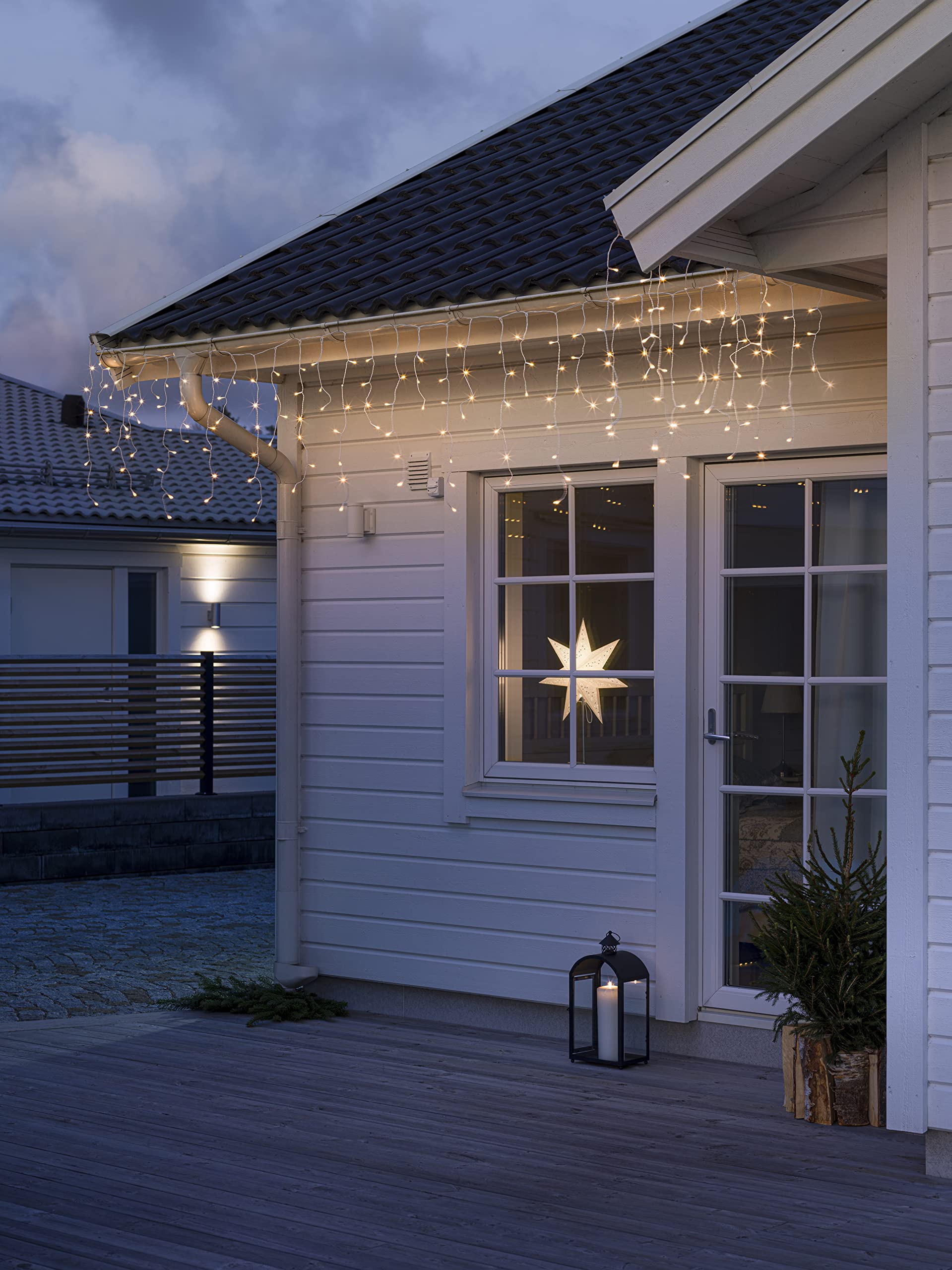 Konstsmide LED Eisregen Lichtervorhang, mit Lichtsensor und 6h und 9h Timer, gefrostet, 80 warm weiße Dioden, batteriebetrieben, Außen (IP44), weißes Kabel - 3739-132 (Packung mit 2)