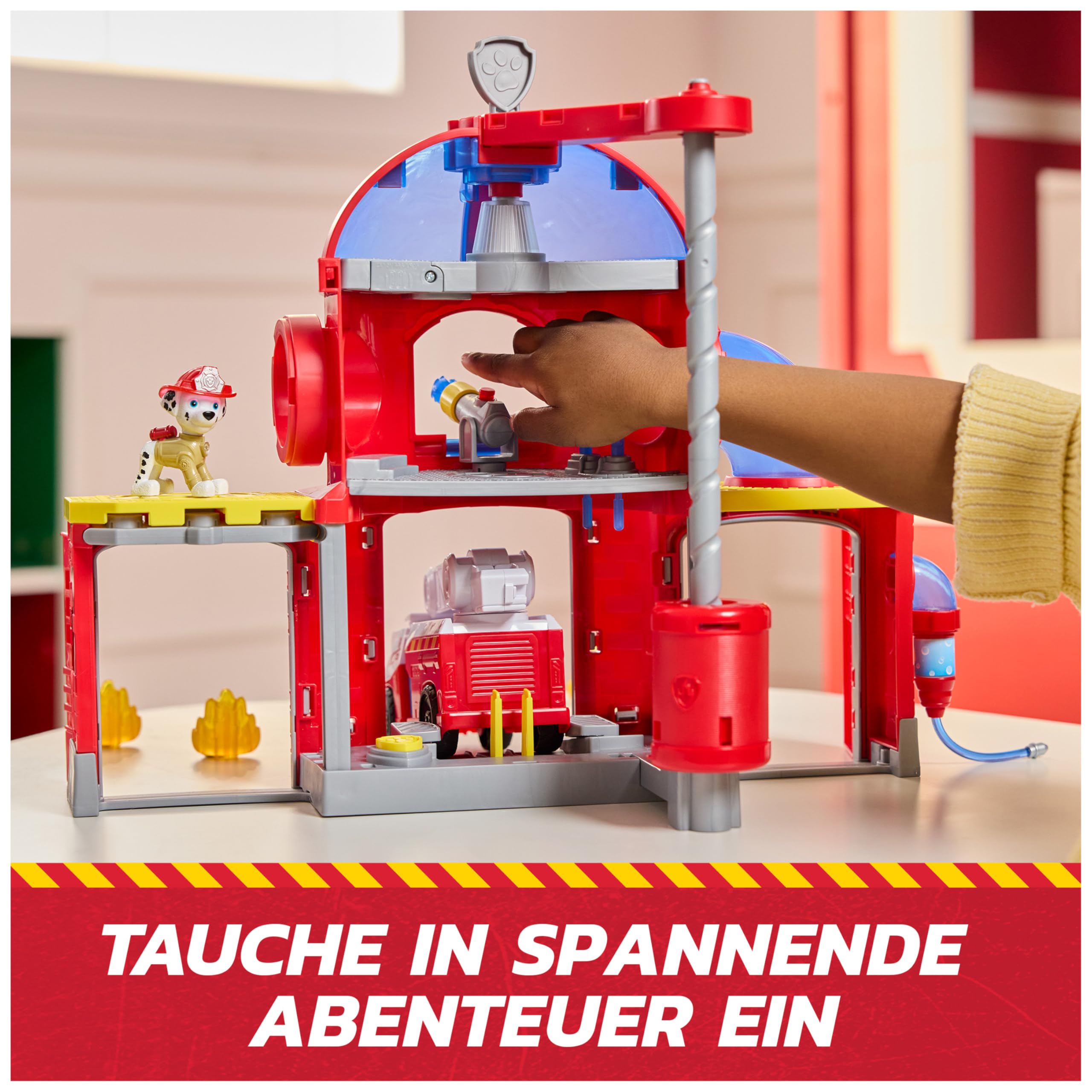 PAW PATROL – Fire Rescue Feuerwehr-Station mit Licht- und Soundeffekten, Wasserkanone, Rutschstange und Startrampe, ca. 38 cm, inkl. Marshall-Figur und Feuerwehrauto, für Kinder ab 3 Jahren
