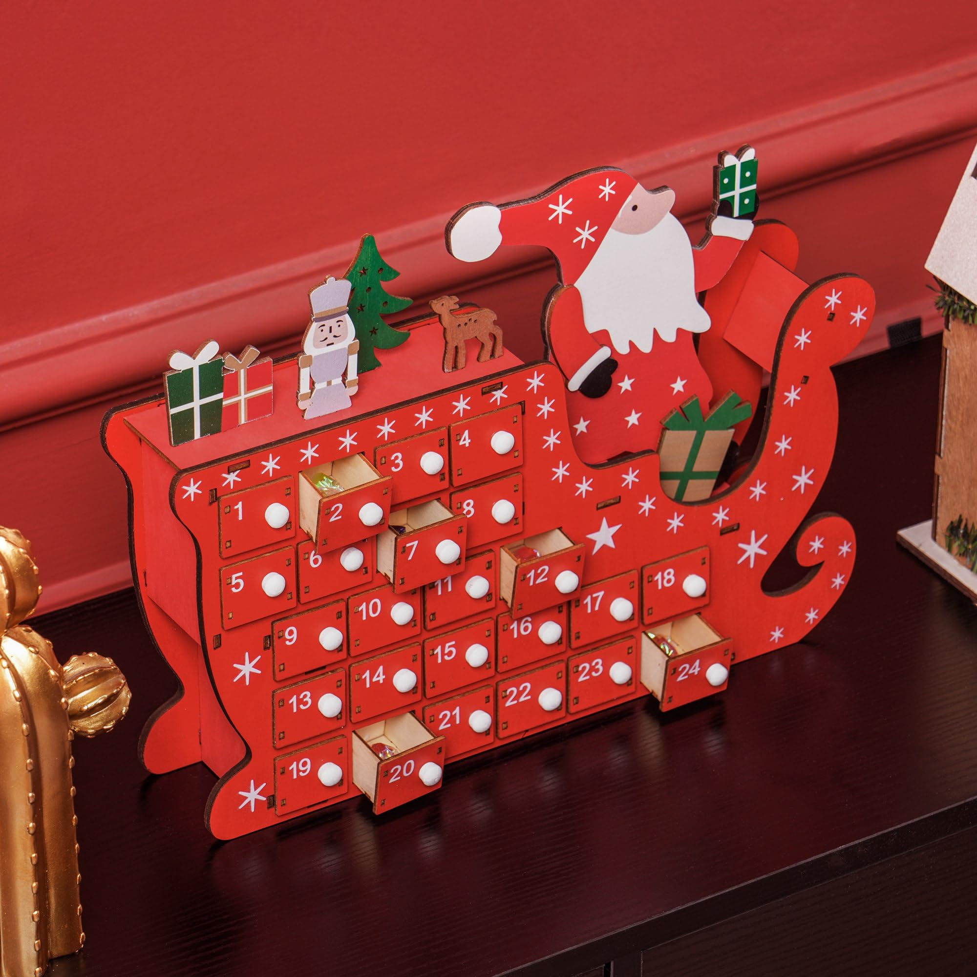 HOMCOM - Calendario de adviento de madera con 24 cajones para rellenar, color rojo | Calendario de Adviento reutilizable, diseño de Papá Noel y trineo, decoración de Navidad, regalo para niños y adultos