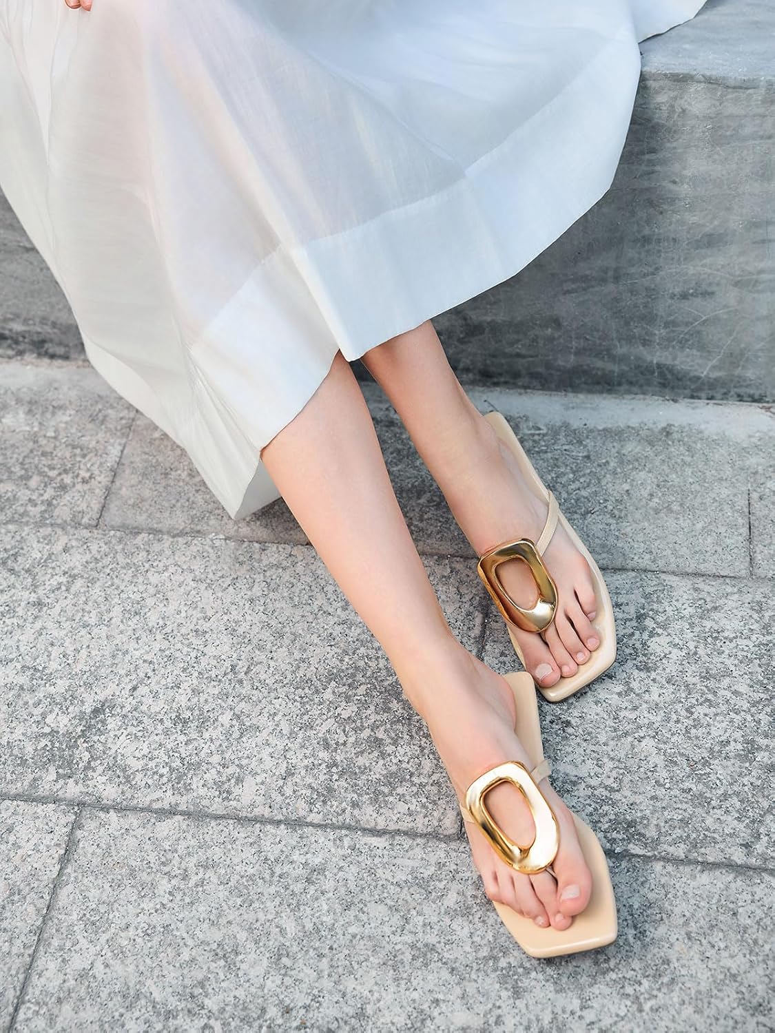 Coutgo Womens Flat Sandals Flip Flops Comfortable Slide Sandals Summer Beach Shoes with Metal Decoration - Image 3