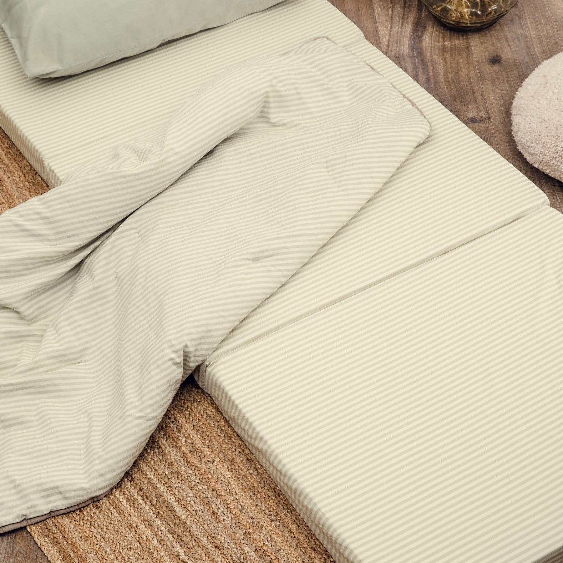 Kadolis - Matelas d'appoint 80x190x8 cm Pliable Coton Bio rayé - Déhoussable - Confortable et Respirant - Certifié OEKOTEX