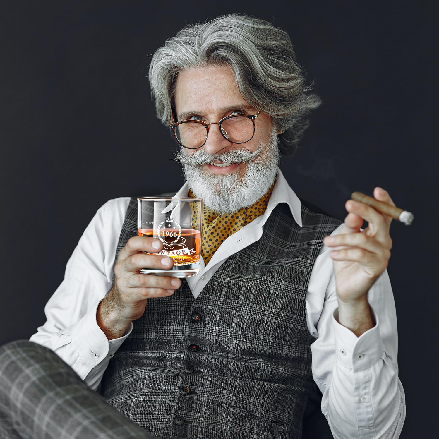 LIGHTEN LIFE Regali per il 60° compleanno per uomo 12 oz, bicchiere da whisky del 1965 in pregiata scatola di legno, bicchiere da bourbon per papà, marito di 60 anni, idee regalo per il 60° compleanno