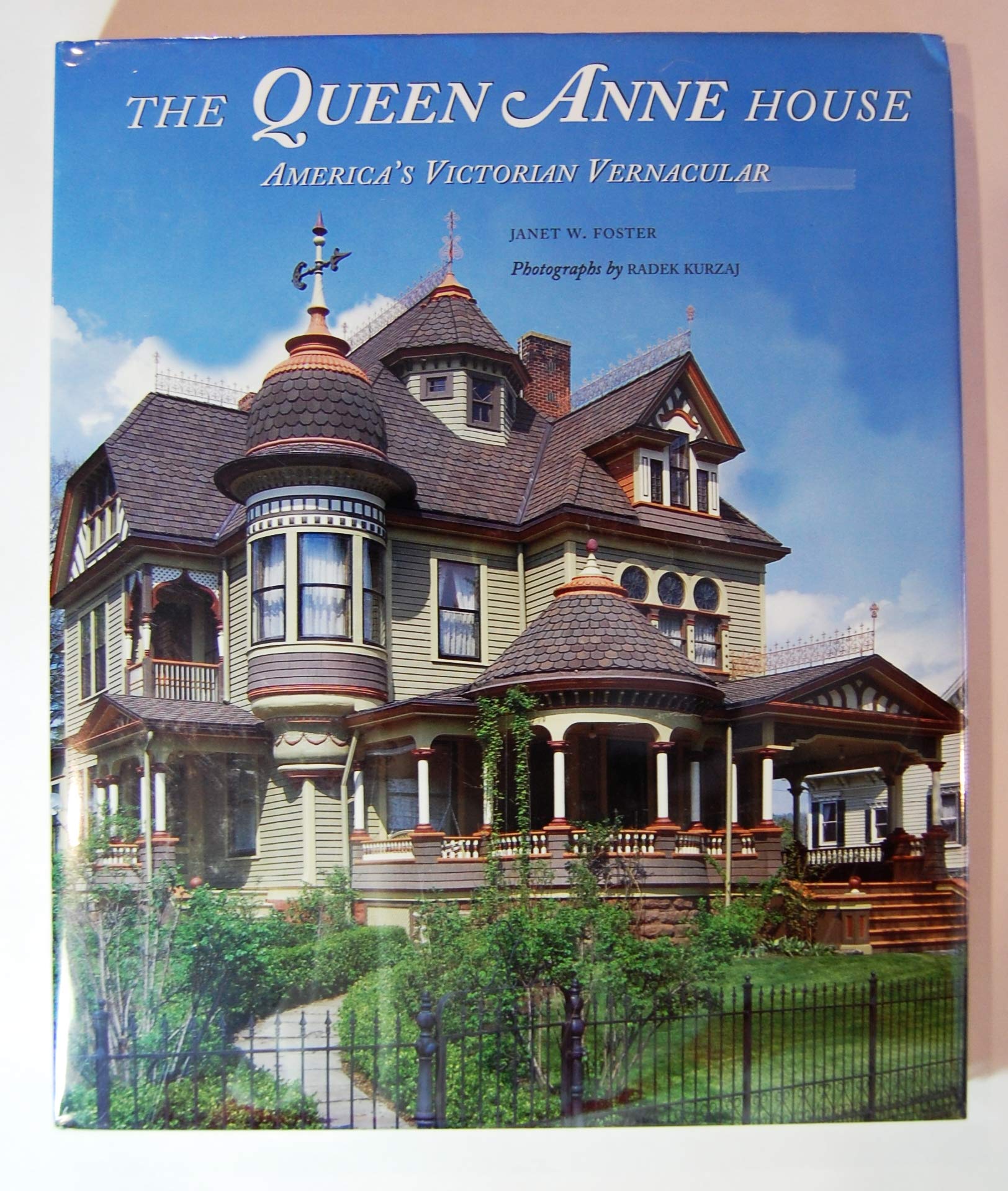 The Queen Anne House: America's Victorian Vernacular | Amazon.com.br