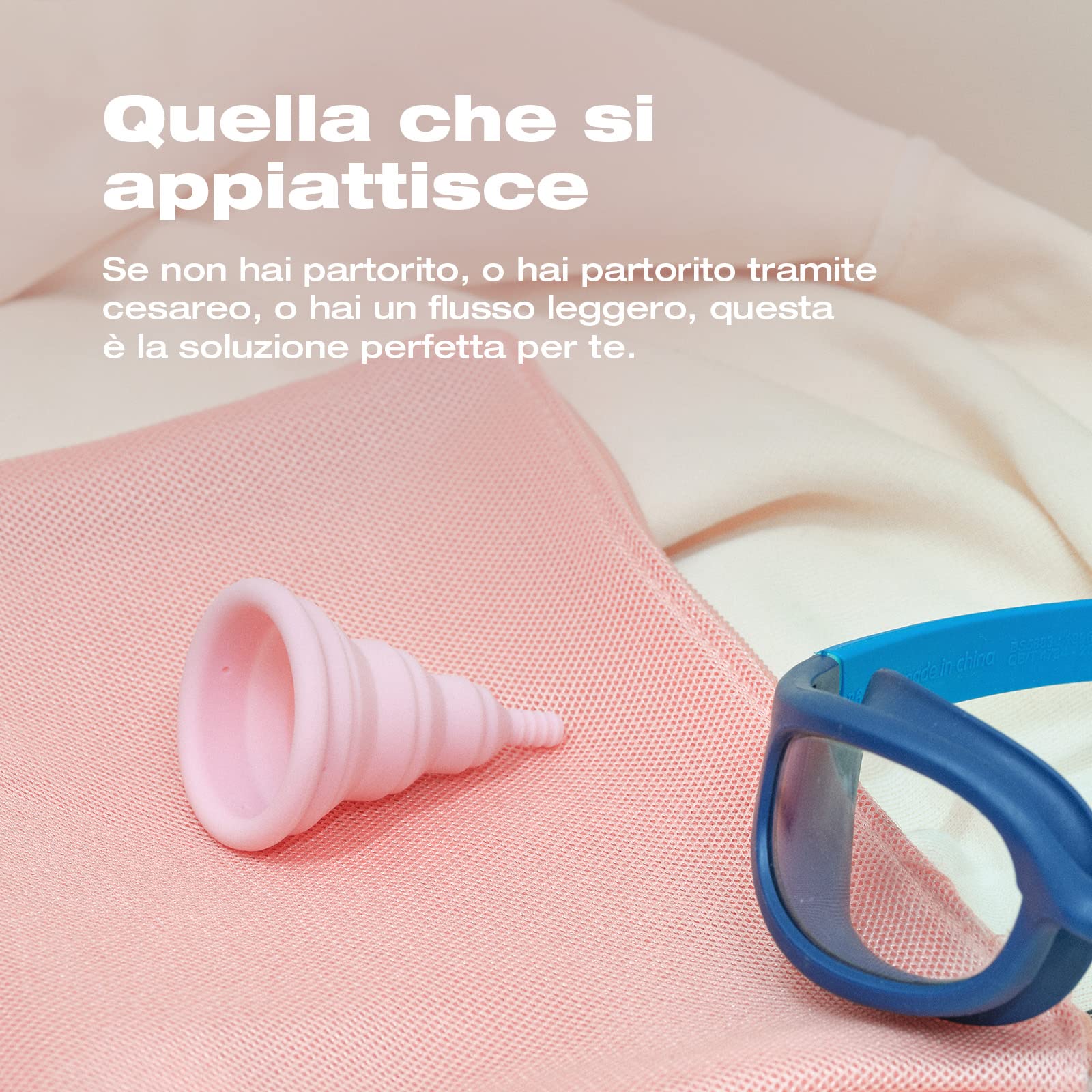 Intimina Lily Cup Compact misura Size A - Piccola Coppetta Mestruale Morbida con Design Compatto Flat-fold, Coppa Mestruale Compatta, Coppette Mestruali