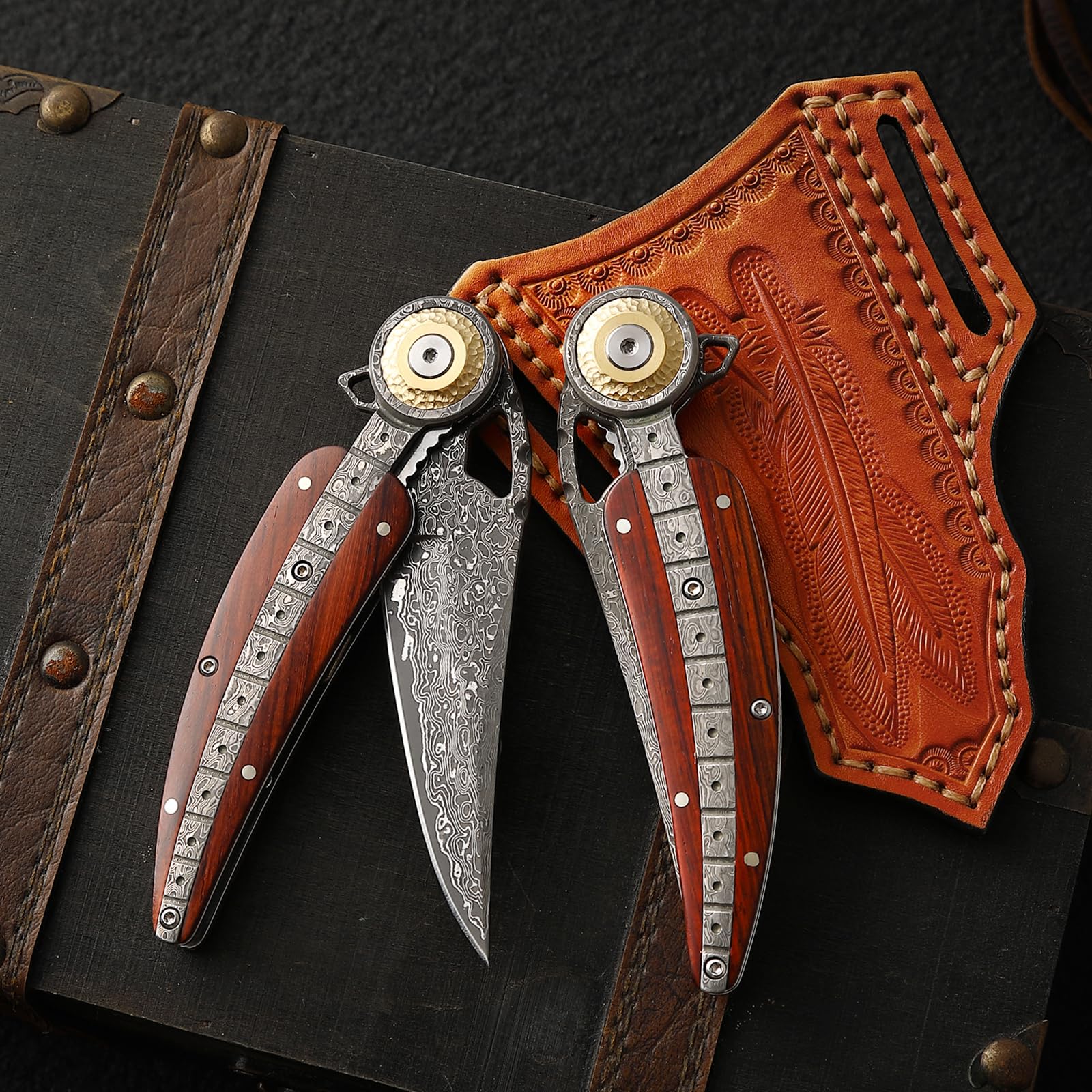 Handgefertigt Damast-Klappmesser，Taschenmesser für Männer und Frauen，mit Lederscheide，Griff aus rotem Rosenholz，Ideal für Camping, Bergwandern, Angeln und Reisen