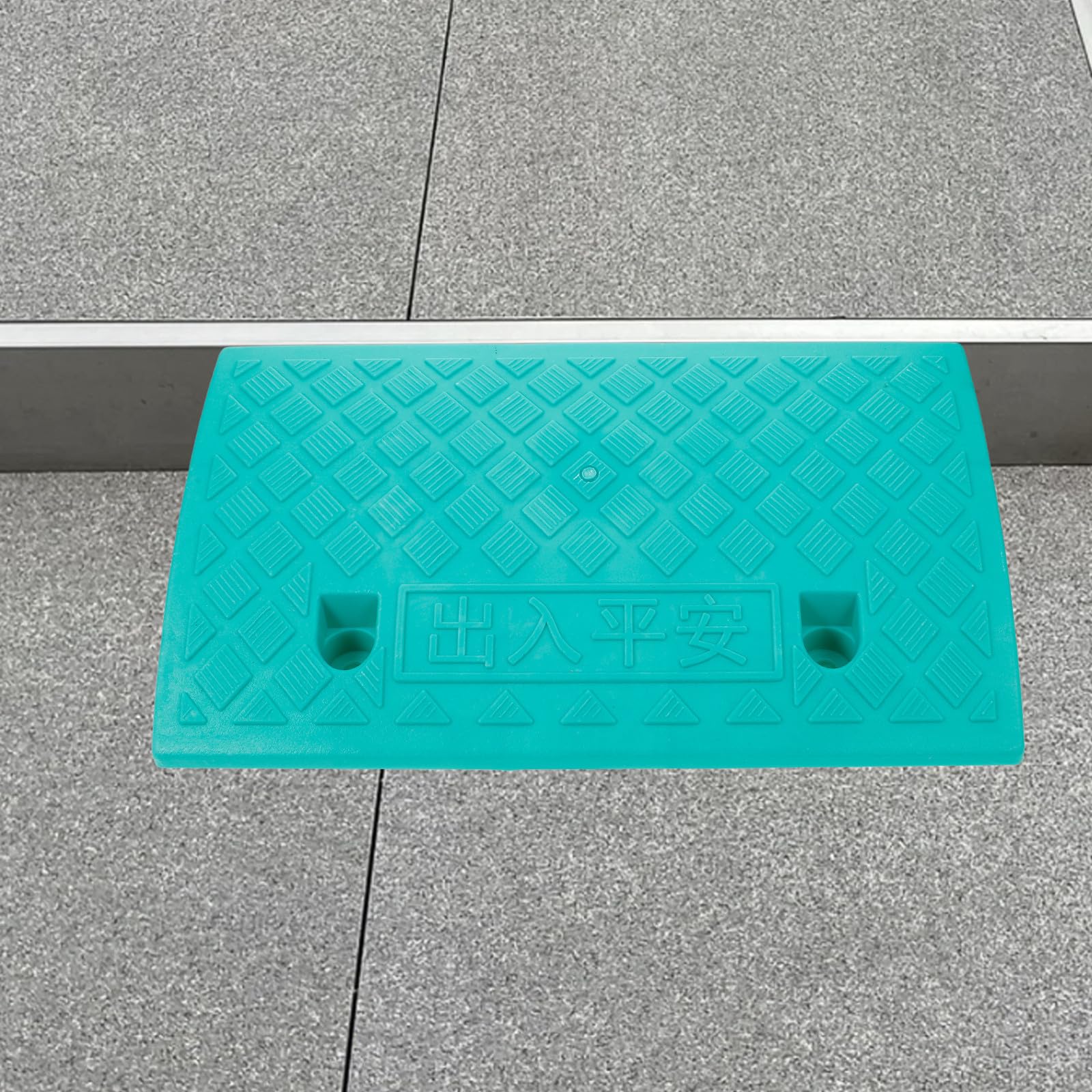 Rampa de Plástico Multifuncional para Sillas de Ruedas y Bicicletas Alta Capacidad de Carga y Diseño Portátil para Acceso en Bordillos y Escaleras