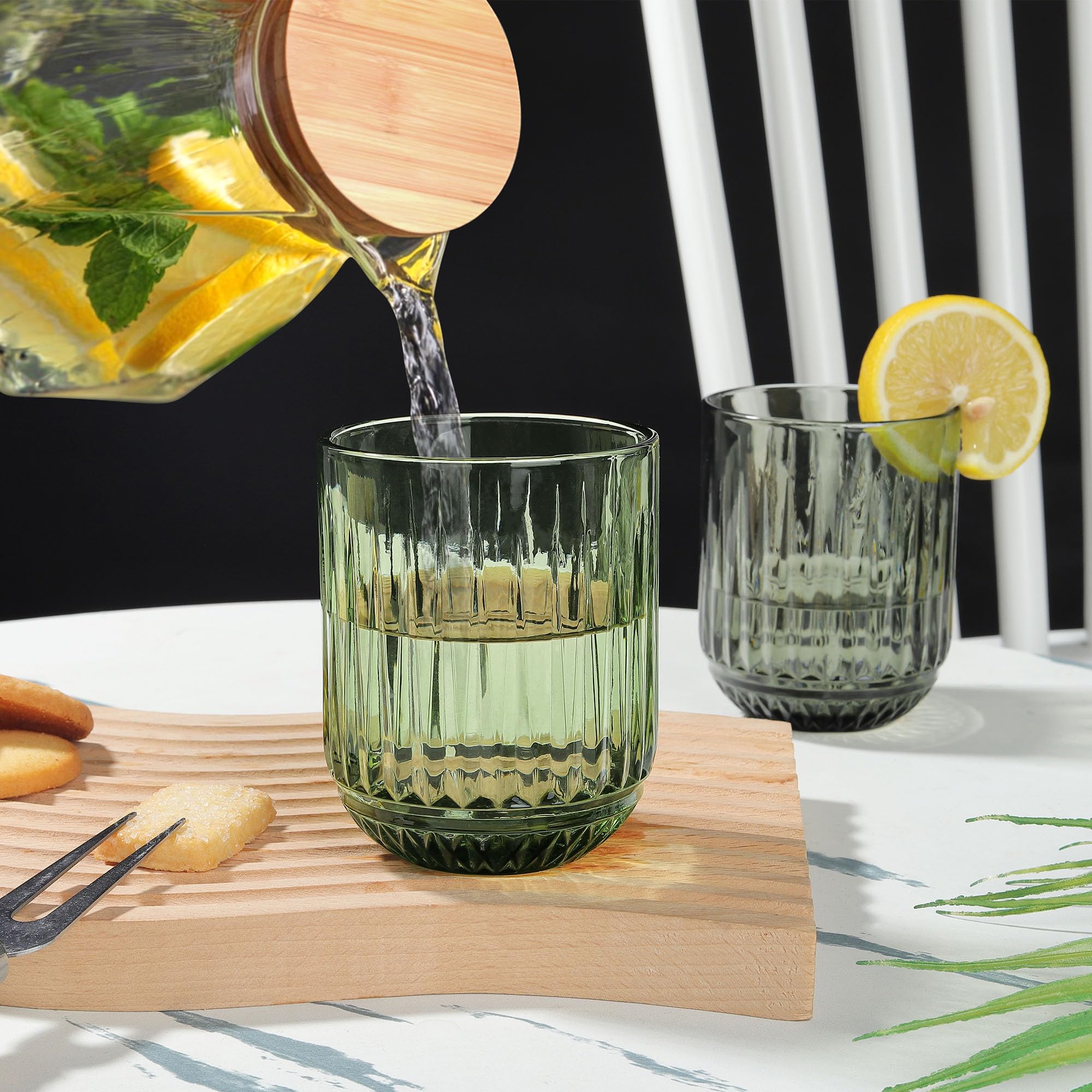 Joeyan 26cl Multicolore Bicchieri da Acqua in Vetro, Set di 4 Tumbler con Costolature Rilievo Per Acqua Gassata,Aperitivo,Succo di Frutta e Bibite, Lavabile in Lavastoviglie (Verde Rosa Blu Grigio)