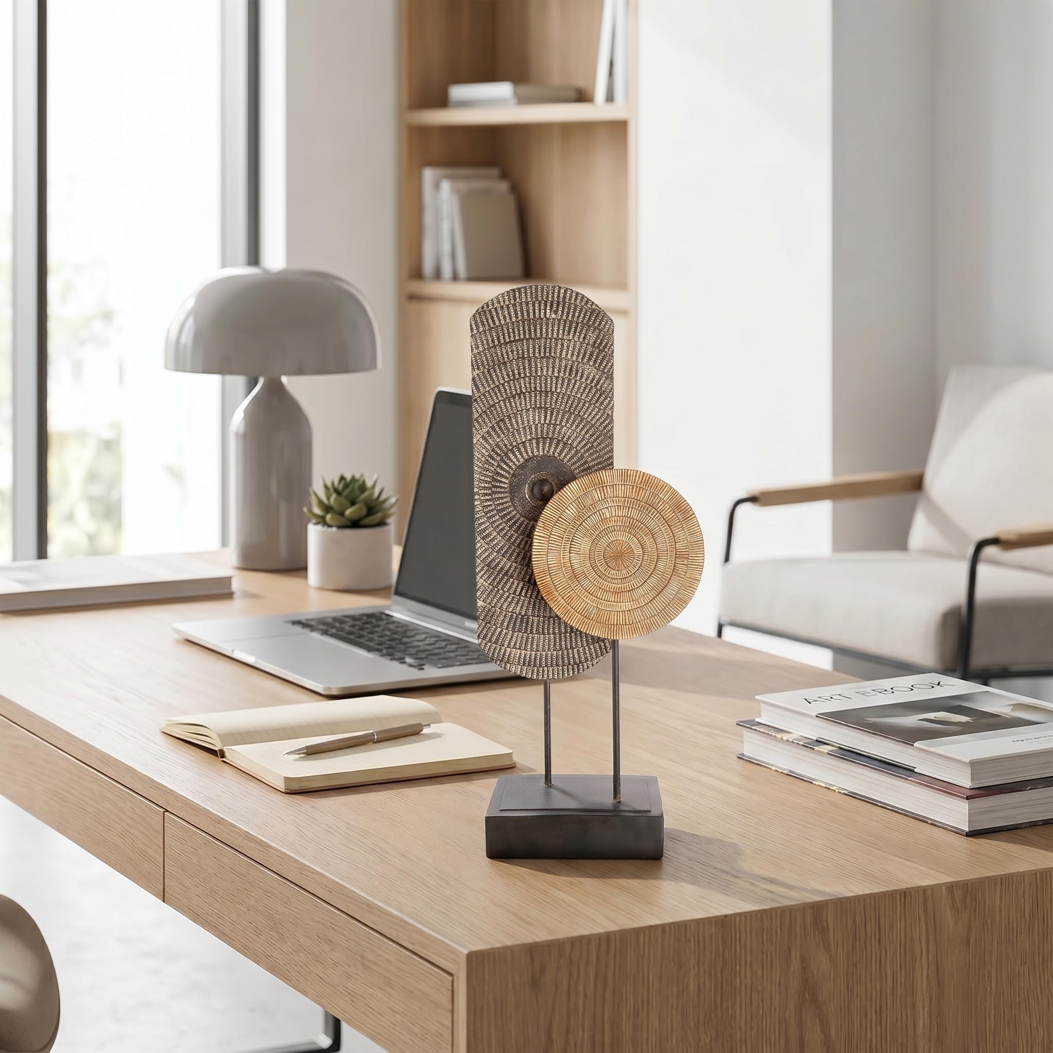 GILDE Poly Skulptur Carve auf Sockel - Dekorative Figuren - Deko Statue Wohnzimmer - Büro Dekoration Braun - Höhe 47,5 cm, Naturfarben