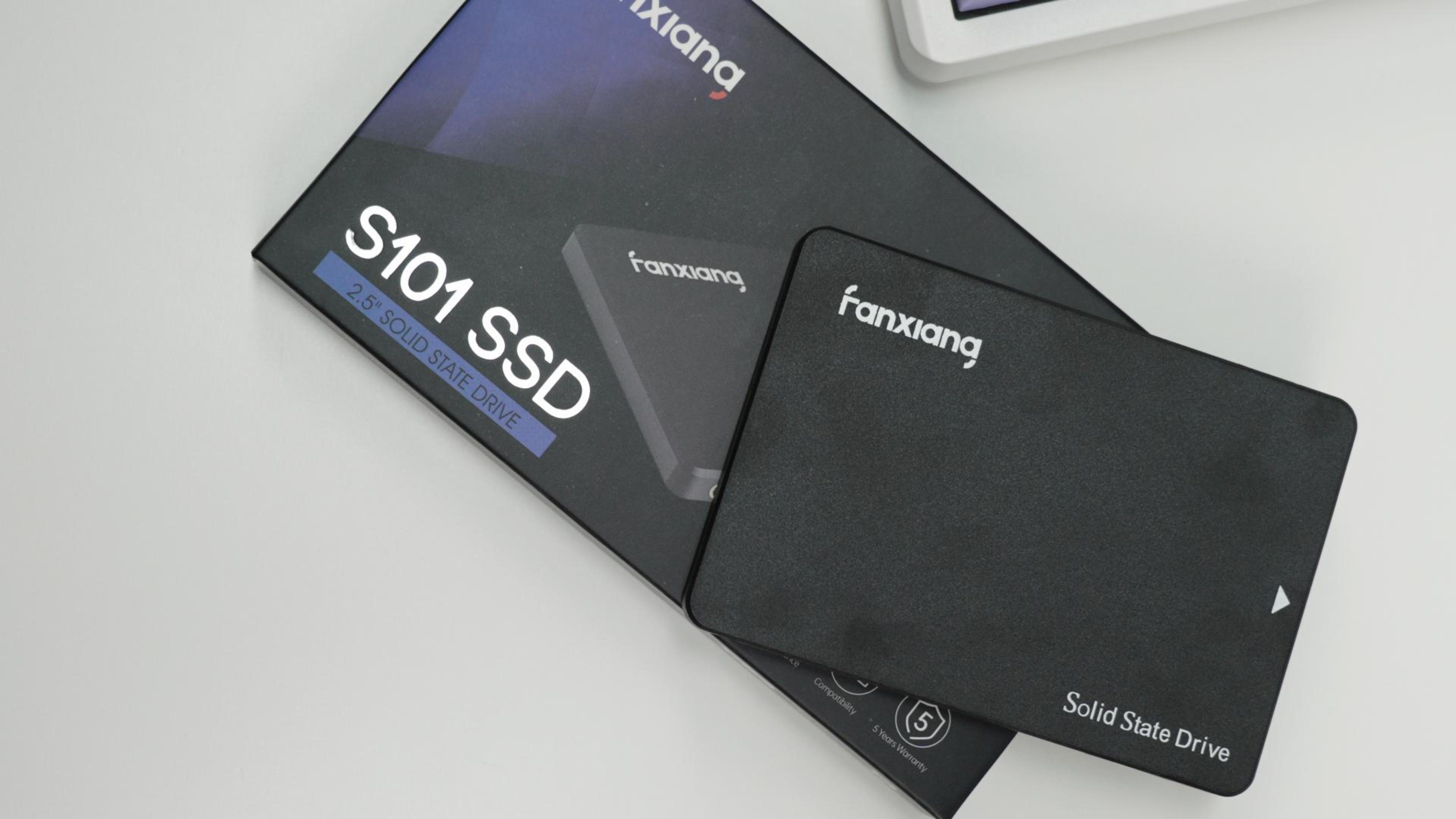 fanxiang SATA SSD 1TB Internal Solid State Drives 2.5 Inches, up