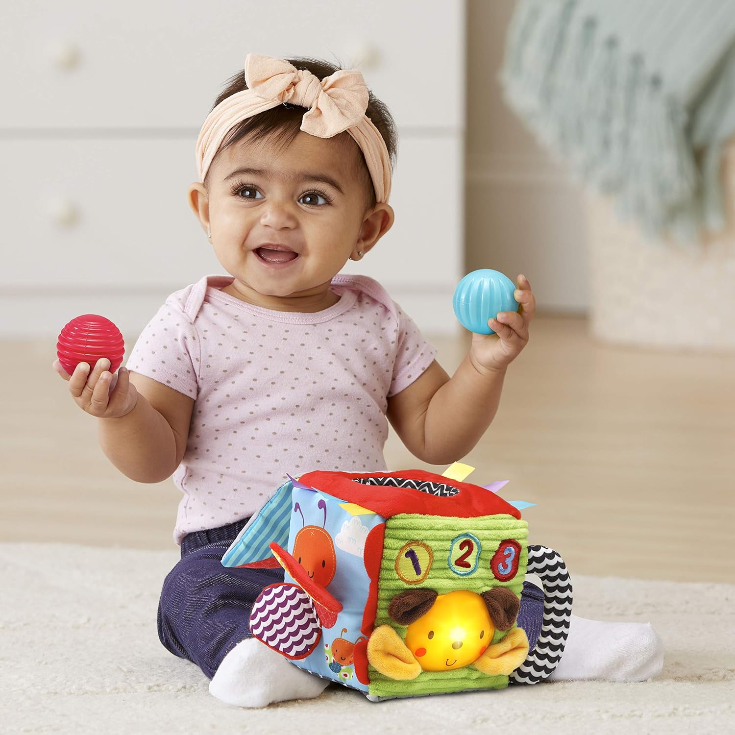 Vtech Cube Interactif Eveil Sensoriel Jouet Bebe D Eveil Avec Differentes Matieres Version Fr Amazon Fr Jeux Et Jouets