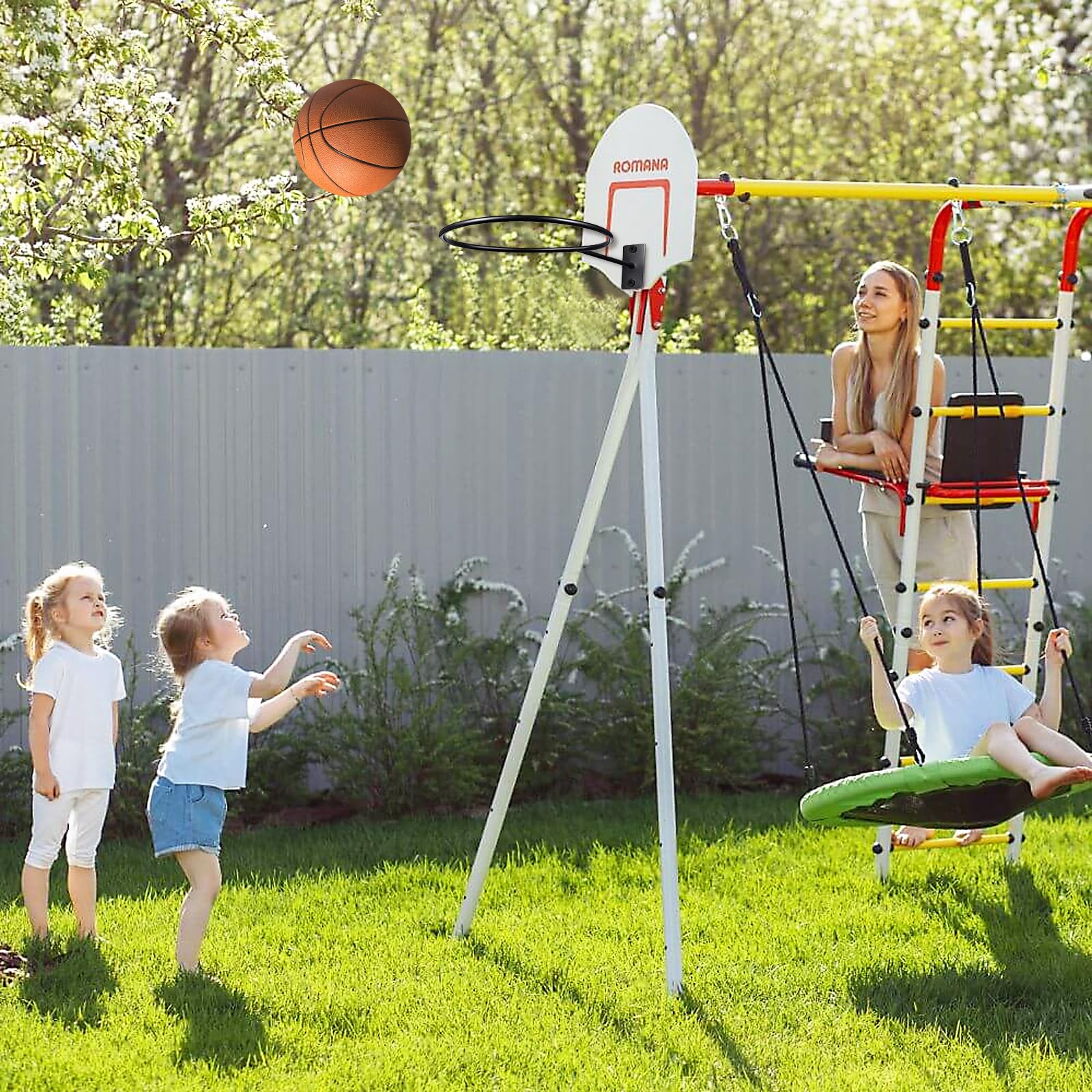 Soporte para Balones de Pared 4 Unidades, Soporte Metálico Resistente para Baloncesto Fútbol Voleibol y Rugby, Accesorios de Almacenamiento Deportivo con Tornillos Incluidos