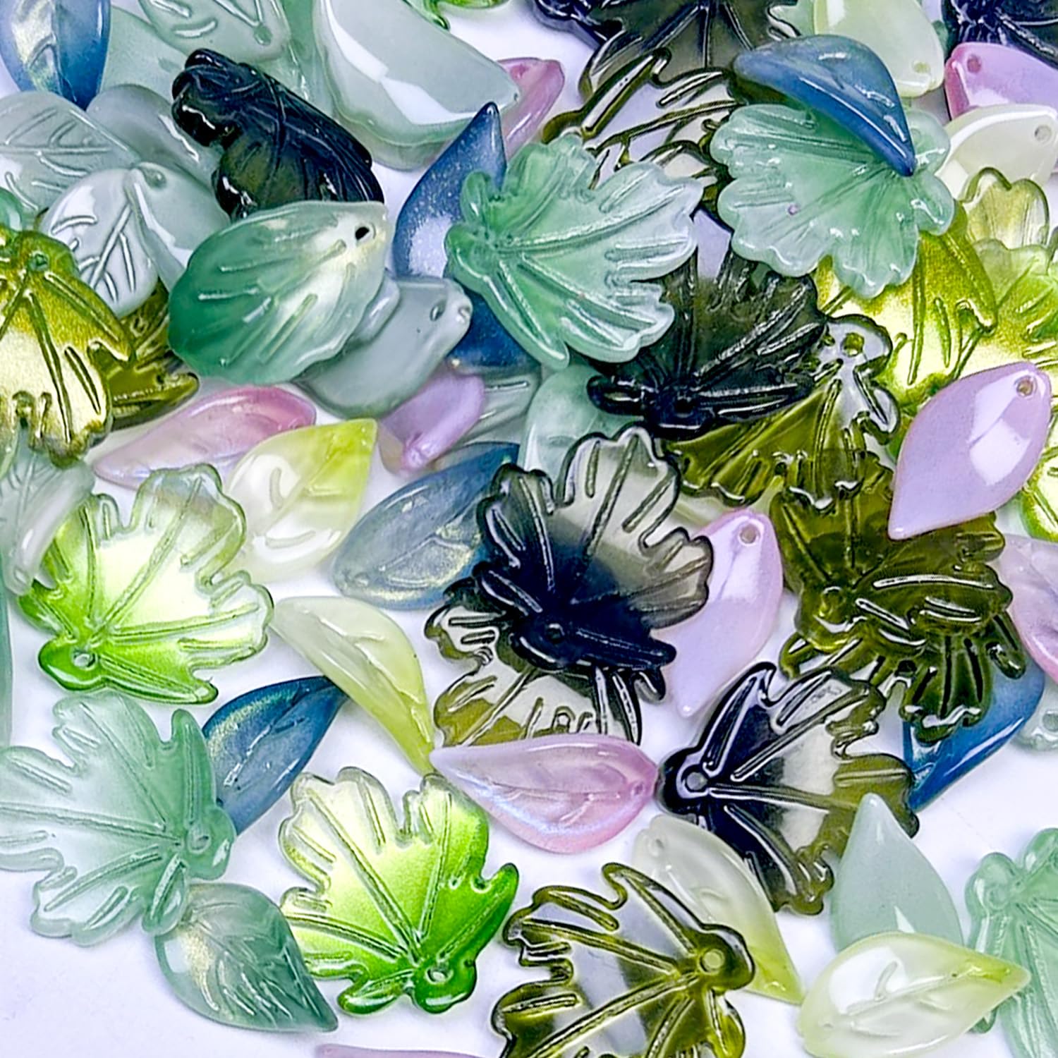 100 perline di vetro a forma di foglia per la creazione di gioielli, perline di cristallo verde rosa per piante in rilievo fai da te, orecchini, bracciali, collane, campanelli a vento
