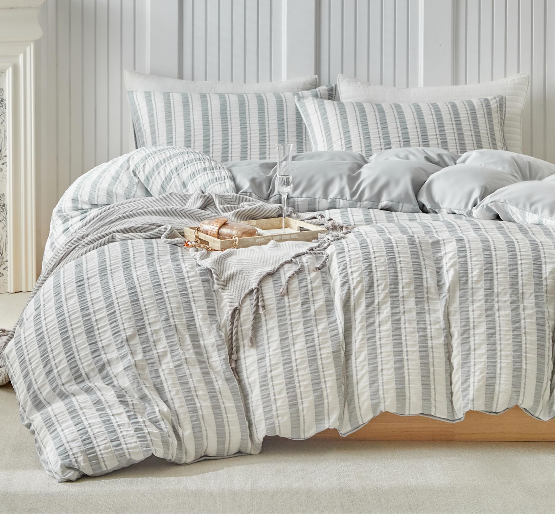 DuShow 3 Pieces King Size Duvet Cover Set, Dark Gray Stripe Seersucker Duvet Cover and 2 Pillowcases, Puckered Textured Bedding Set, Soft Breathable Quilt Cover Set, 230x220 cm
