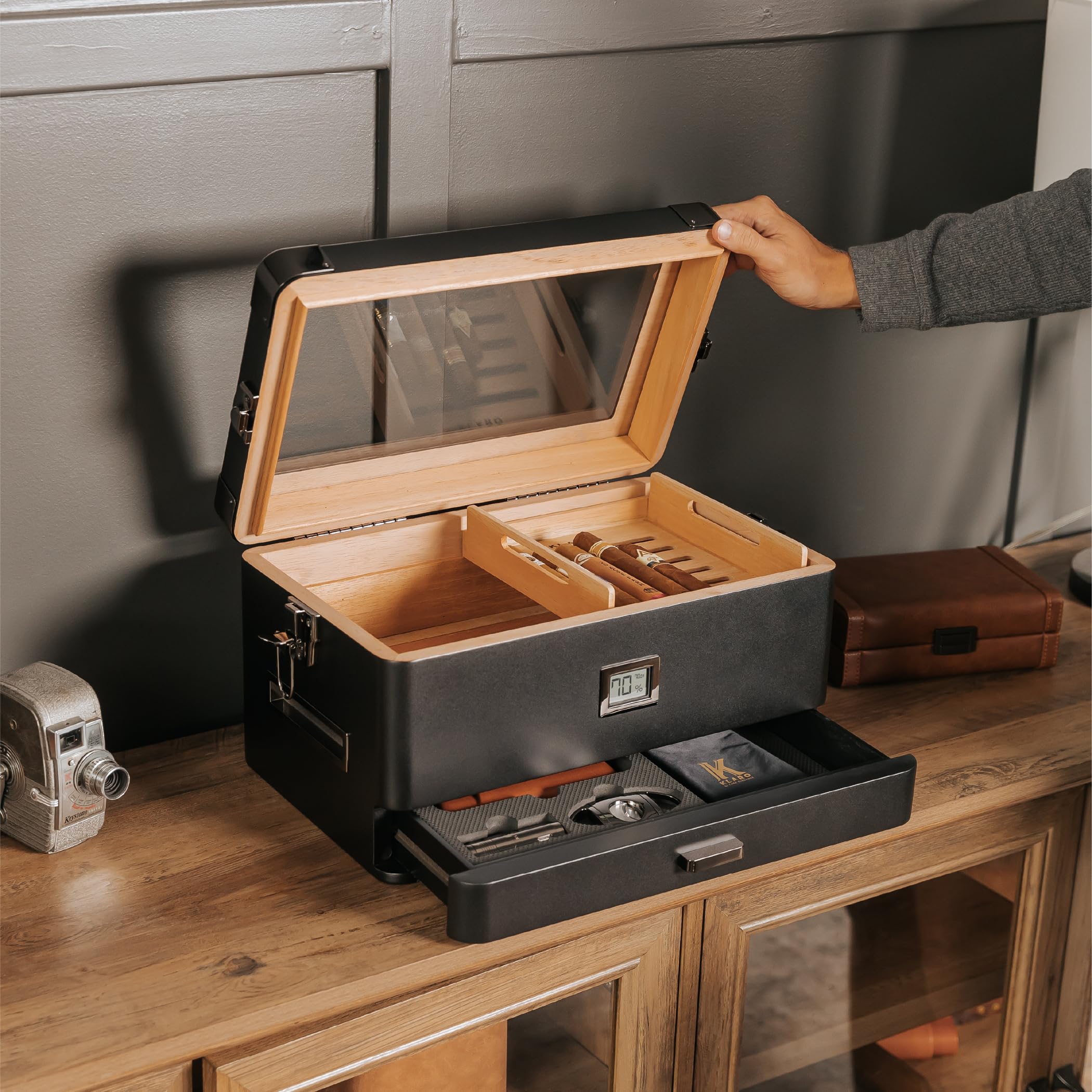Case Elegance Black Edition Humidor mit Glasplatte und digitalem Hygrometer Front-Hygrometer, spanische Zeder, Zigarrenlösung, Hydro-System und Schaumstoffschublade für Zubehör für 50-100 | Digitales Hygrometer, spanische Zeder, Humidorlösung
