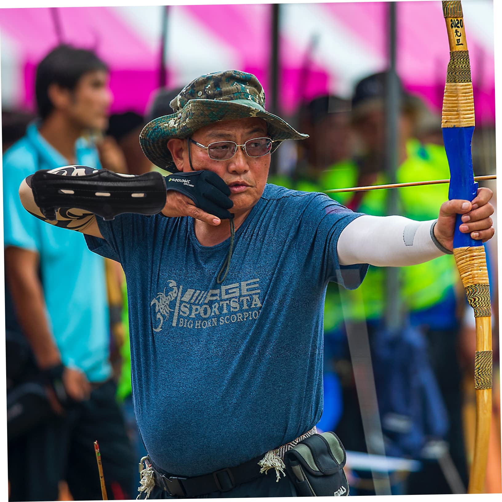 OSOLADY 2pcs Genuine Archery Arm Guard Sleeve Protector for Hunting Outdoor Sports Comfortable Fit for Men Women and Boys and Girls Practical and Washable Protection Tool