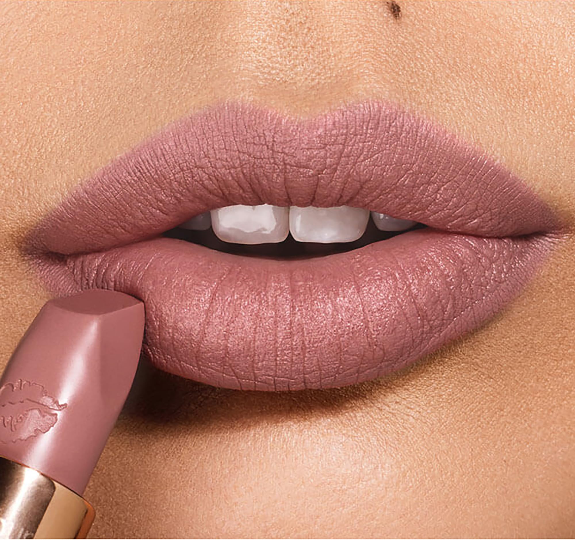 Charlotte Tilbury Matte Revolution Lipstick - Long Lasting, Matte Lipstick with Buildable Color & Lip-Loving Ingredients - Creamy, Easy to Blend Formula: Very Victoria - taupe nude