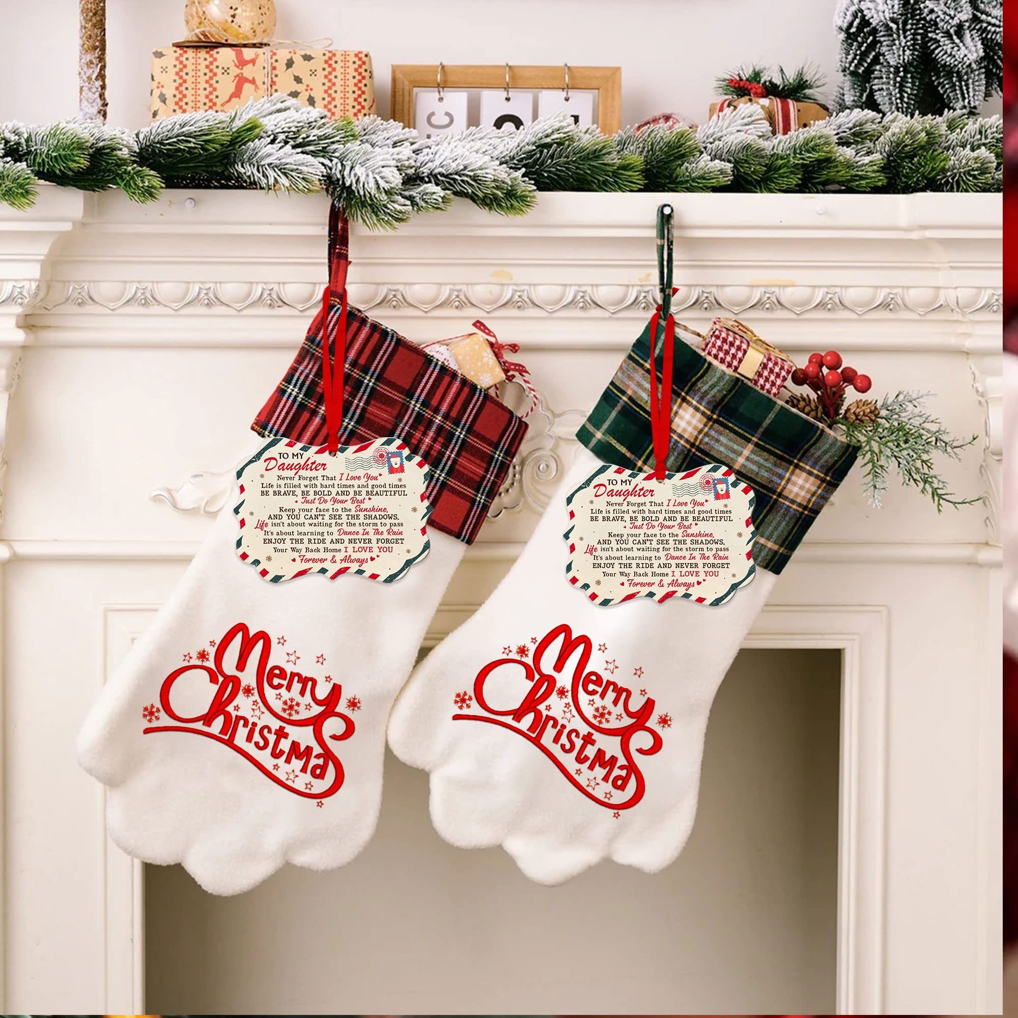 La Mamá Y La Hija Vestidas Como Papá Noel Celebran La Navidad Familia En 43442467