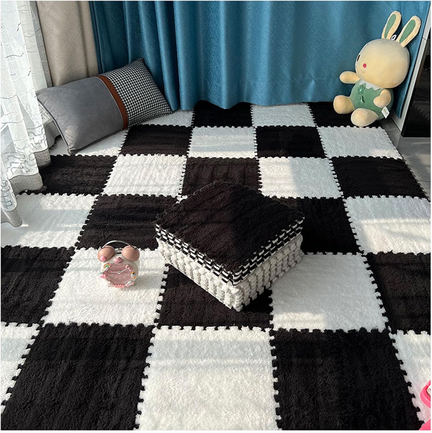 Plush Interlocking Carpet Tiles Interlocking Carpet Squares, 16 Piece Foam Puzzle Floor Mat, Easy to Install for Living Room and Bedroom(Pink+Green,1cm)