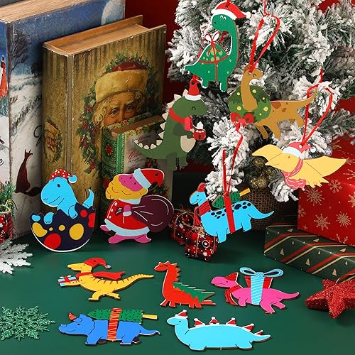 Miniatura 5 de Remerry 48 piezas de adorno de dinosaurio de Navidad para niños, figuras de dinosaurio de madera, adorno colgante para árbol de Navidad para