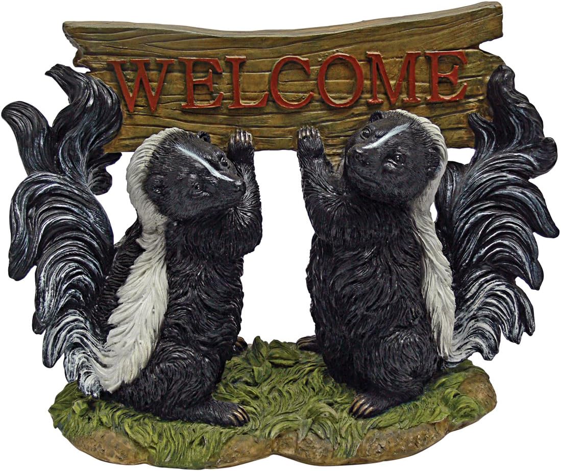 Design Toscano QL57090 Something is in The Air Skunk Welcome Statue, Multicolored