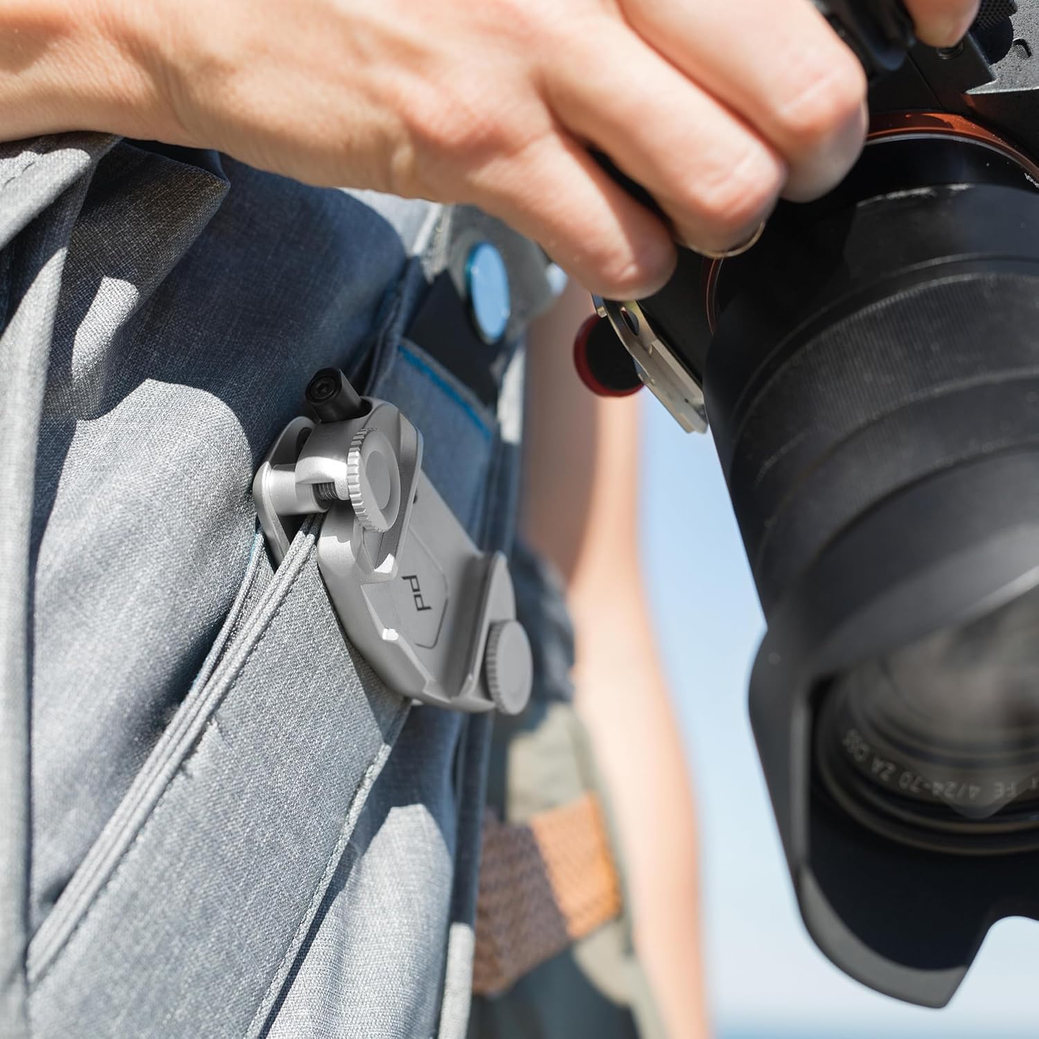 Peak Design Capture Camera Clip V3 Solo, Silver Clip Only, Holds DSLR, Compact and Point and Shoot Bodies, Secure, Stable and Accessible, Attaches to Straps and Belts, Quick Release, 200 lb Capacity