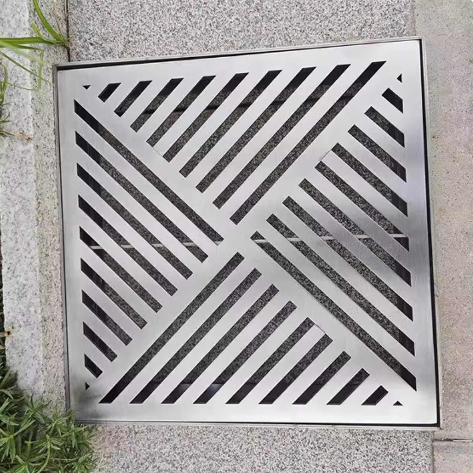 Protection de drain de sous-sol carrée pour éviter les inondations