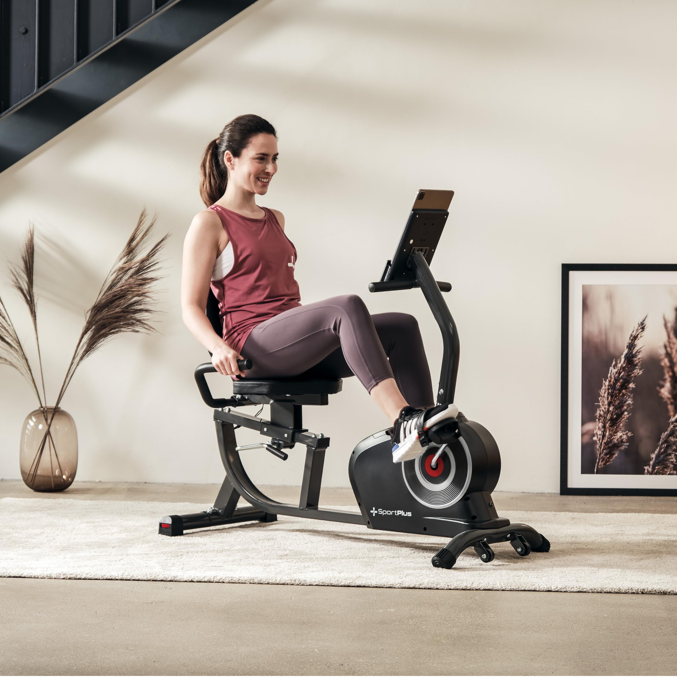 SportPlus Liegeheimtrainer für zuhause mit App-kompatibilität, 24 Stufen & 6 Trainingsprogramme, rutschfeste Pedale, mit Display & Tablethalterung, bis 100 kg