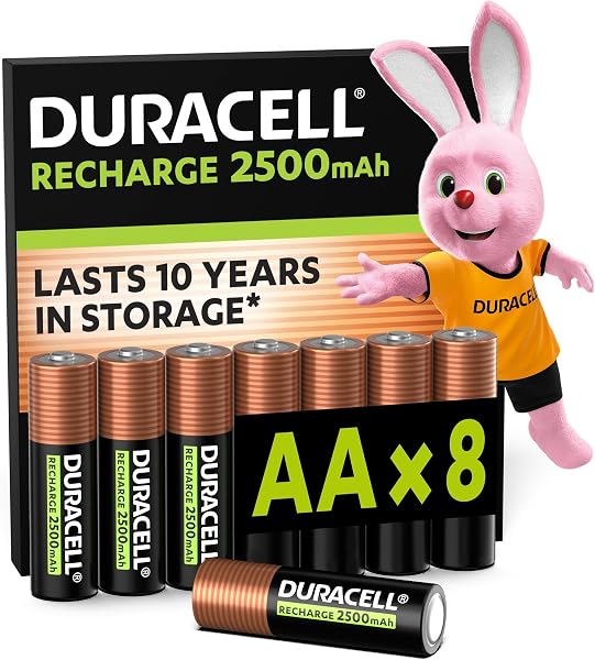 Gros plan sur les piles rechargeables Duracell AA 2500 mAh, mettant en avant leur capacité et leur conditionnement.