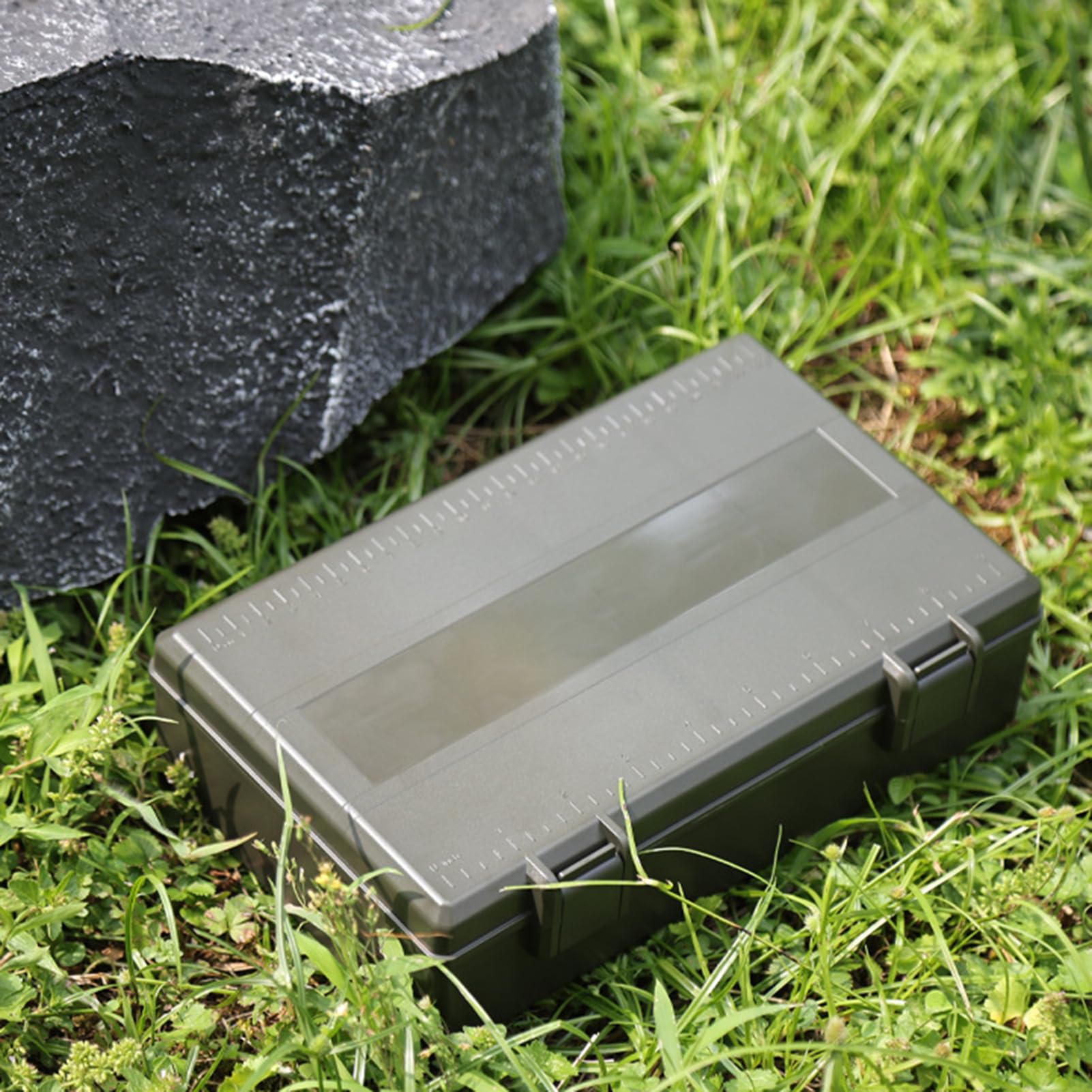 Caja de aparejos de pesca de carpa Organizador de almacenamiento multifuncional con escala 3 dispositivos para entusiastas de la pesca de carpa Material ABS + PC 258x172x75 mm