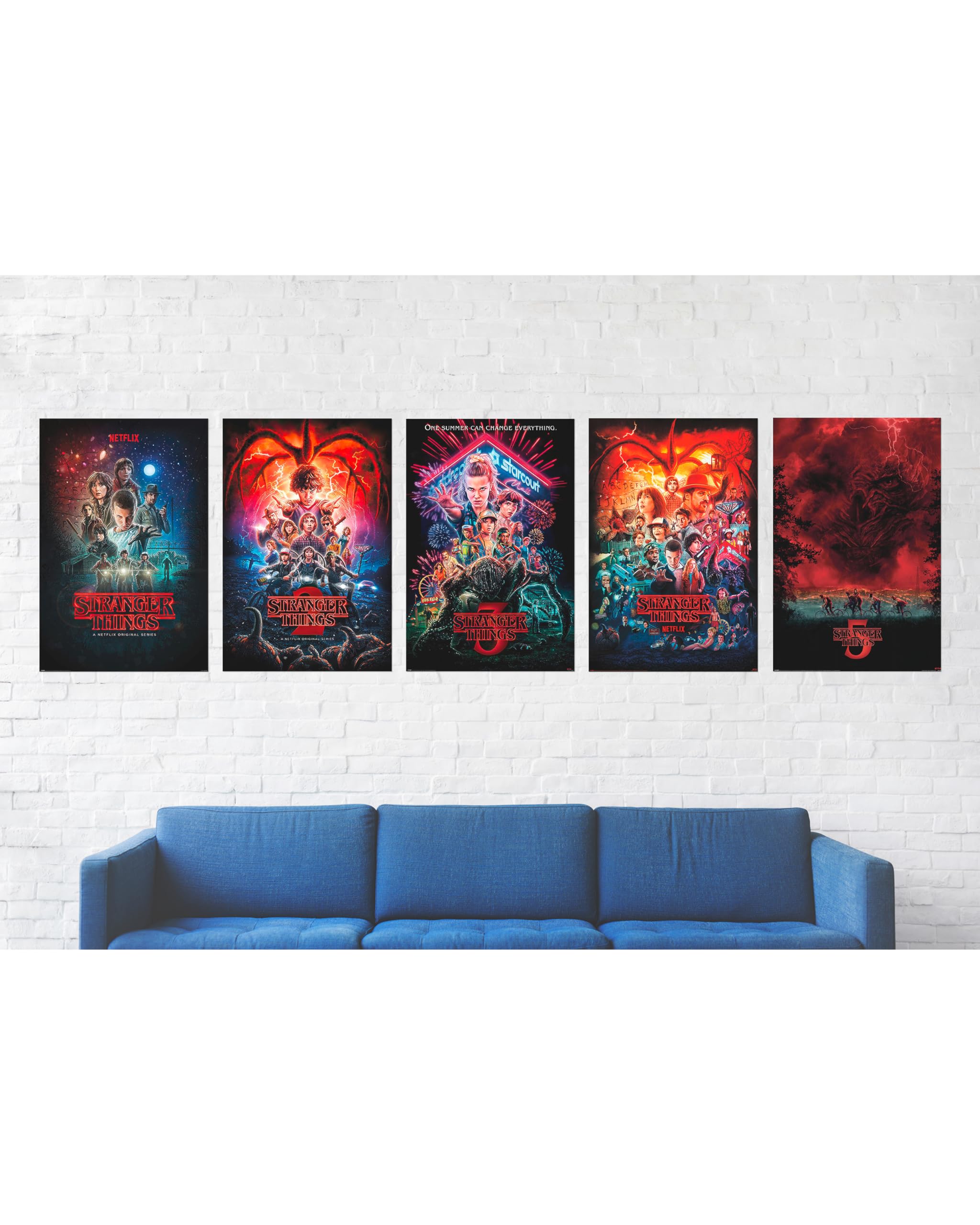 Pyramid International Stranger Things Poster-Set (5 Motive) – Plakate Staffeln 1–5 – je 61 × 91,5 cm – Retro-Look für Nerd-Wall, Gaming-Room & Home-Cinema
