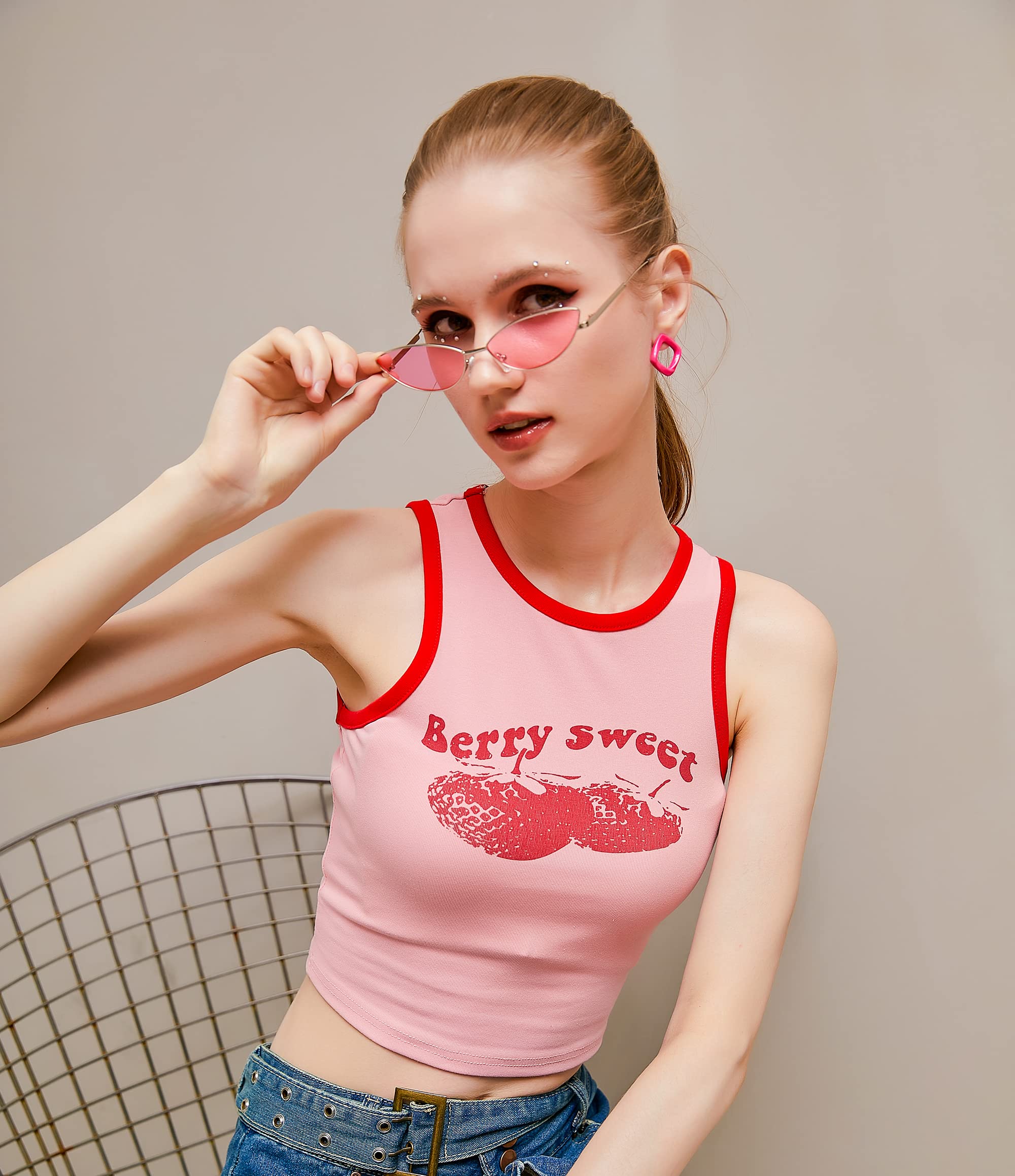 FEISEDY Fashion Designer Sunglasses Retro Small Petals Shape Arc Temple Design B2298