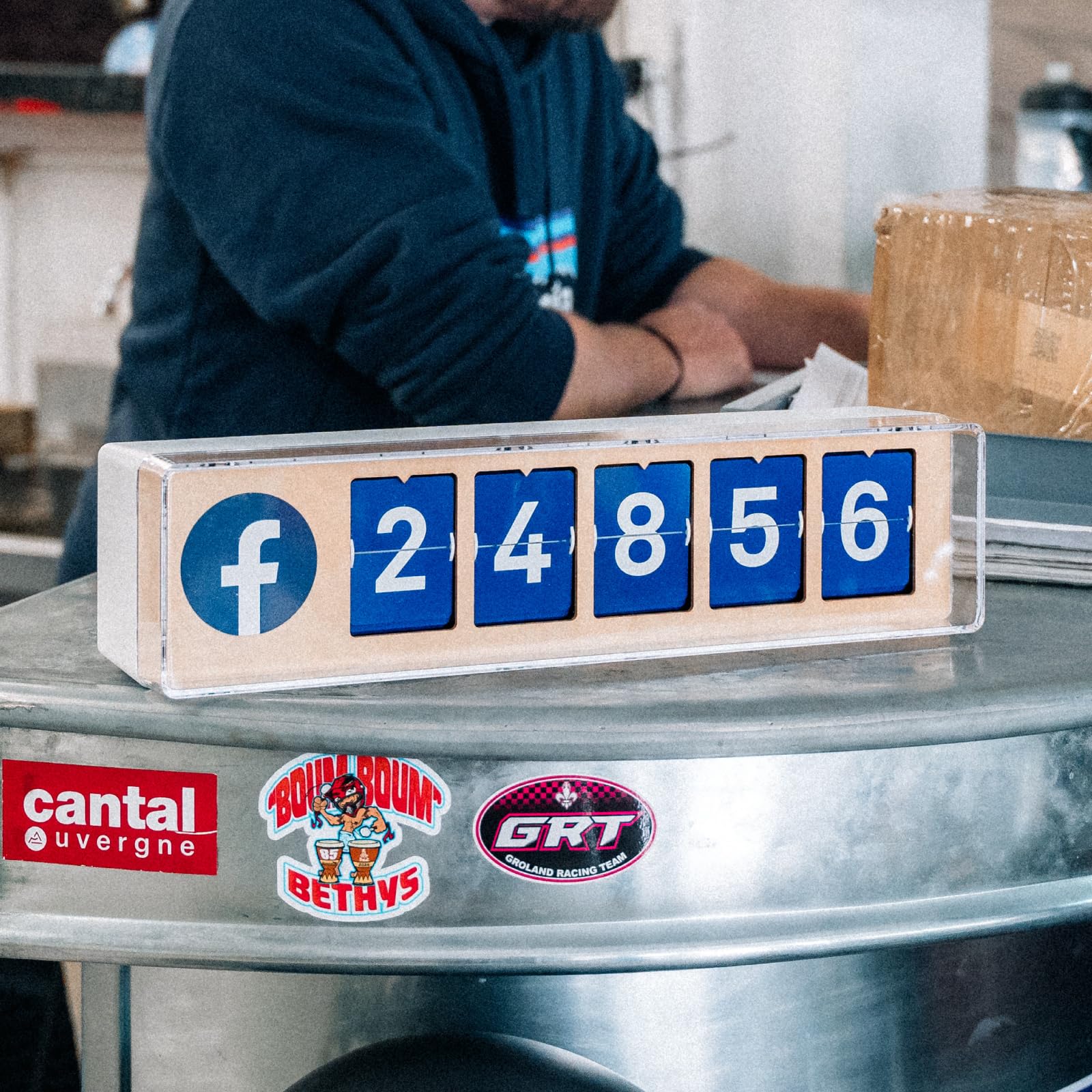 Licznik Obserwujących na Facebooku od Smiirl - Więcej obserwujących - Ruchome klapki w czasie rzeczywistym - Dla restauracji, sklepów itd - Wi-Fi i Hotspot - Łatwa instalacja (niebieski, 5 cyfr)
