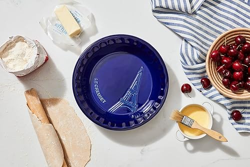 Miniatura 4 de Le Creuset Eiffel Tower Collection - Plato para tartas de cerámica, 9 pulgadas, índigo