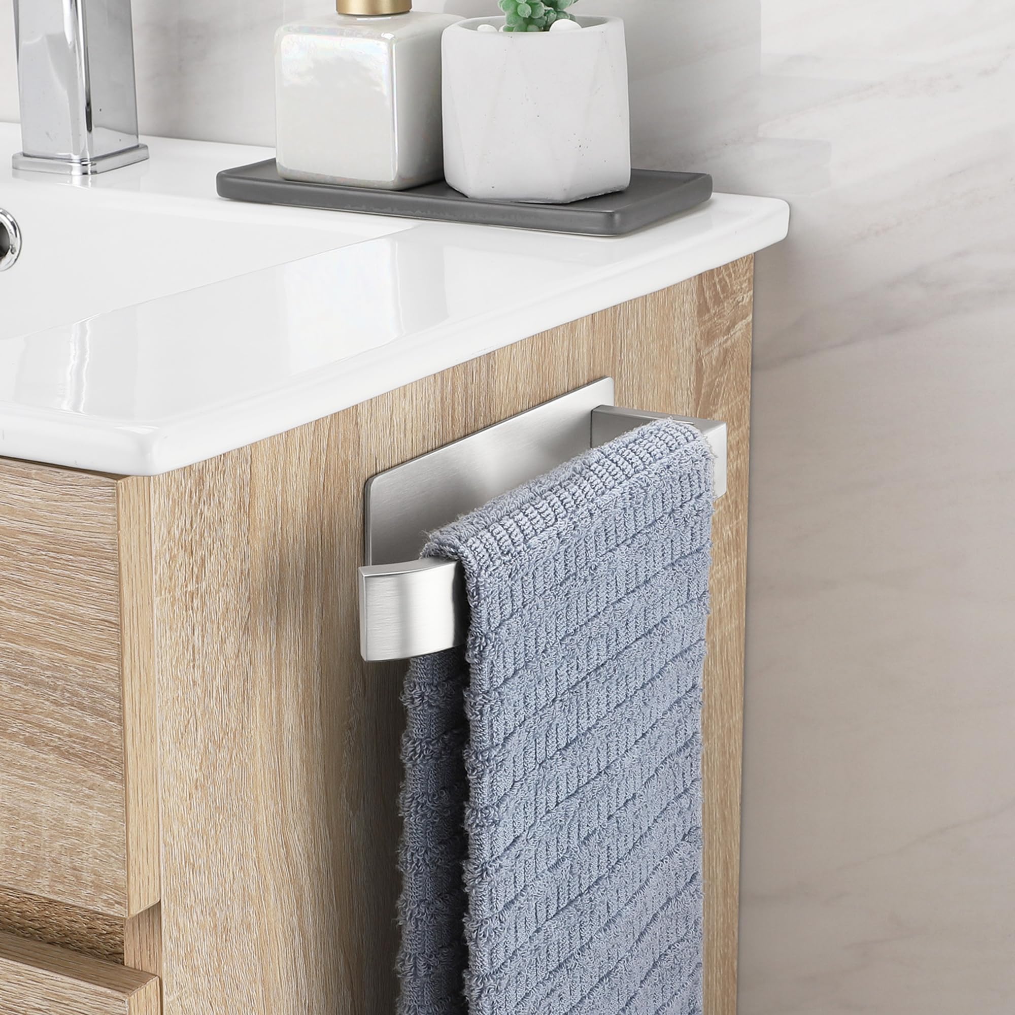 Porta Asciugamani Bagno Adesivo, Portasciugamani da Parete in Acciaio Inox 304, Senza Foratura, Stabile Elegante, Spazzolato Argento, 22CM